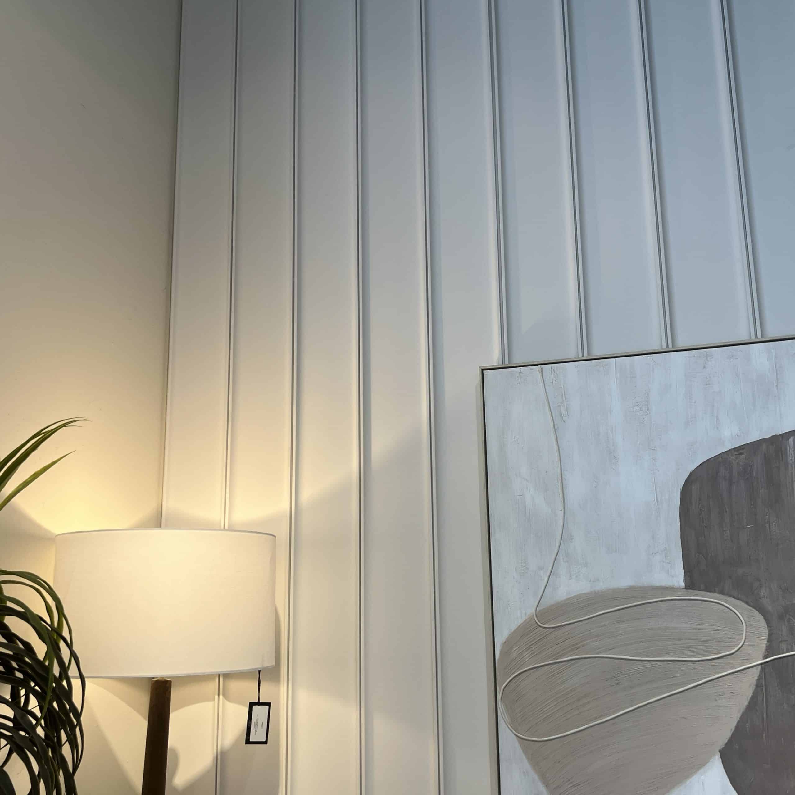 חיפוי קיר לבן במראה נקי ויוקרתי דגם ״פלאט״ רחב 20/290- חדש!