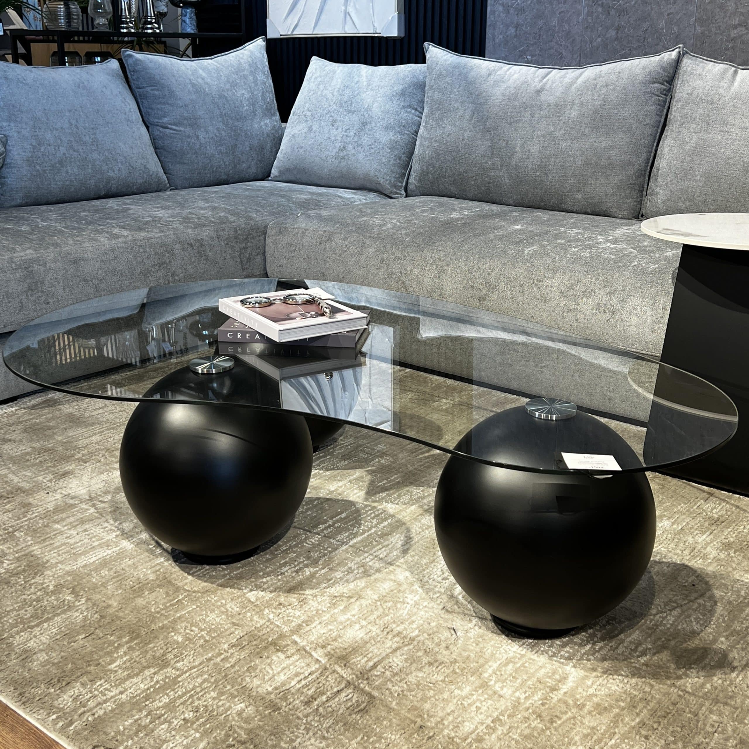 שולחן סלון אמורפי זכוכית כדורים שחורים דגם סופיטל - מכירה מוקדמת 90 ימי עסקים שולחן סלון אמורפי זכוכית כדורים שחורים דגם סופיטל - מכירה מוקדמת 90 ימי עסקים