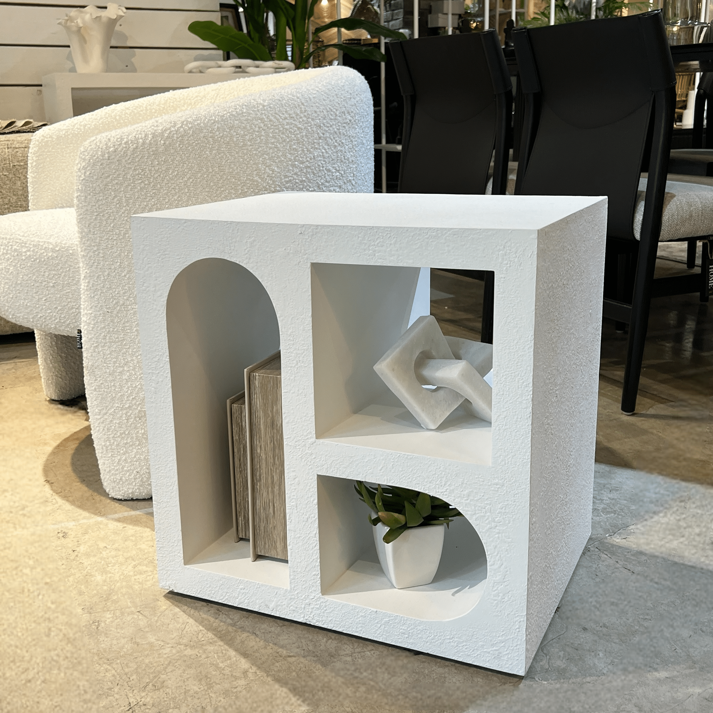 שידת צד יוקרתית בטון לבן דגם שאנטי שידת צד יוקרתית בטון לבן דגם שאנטי