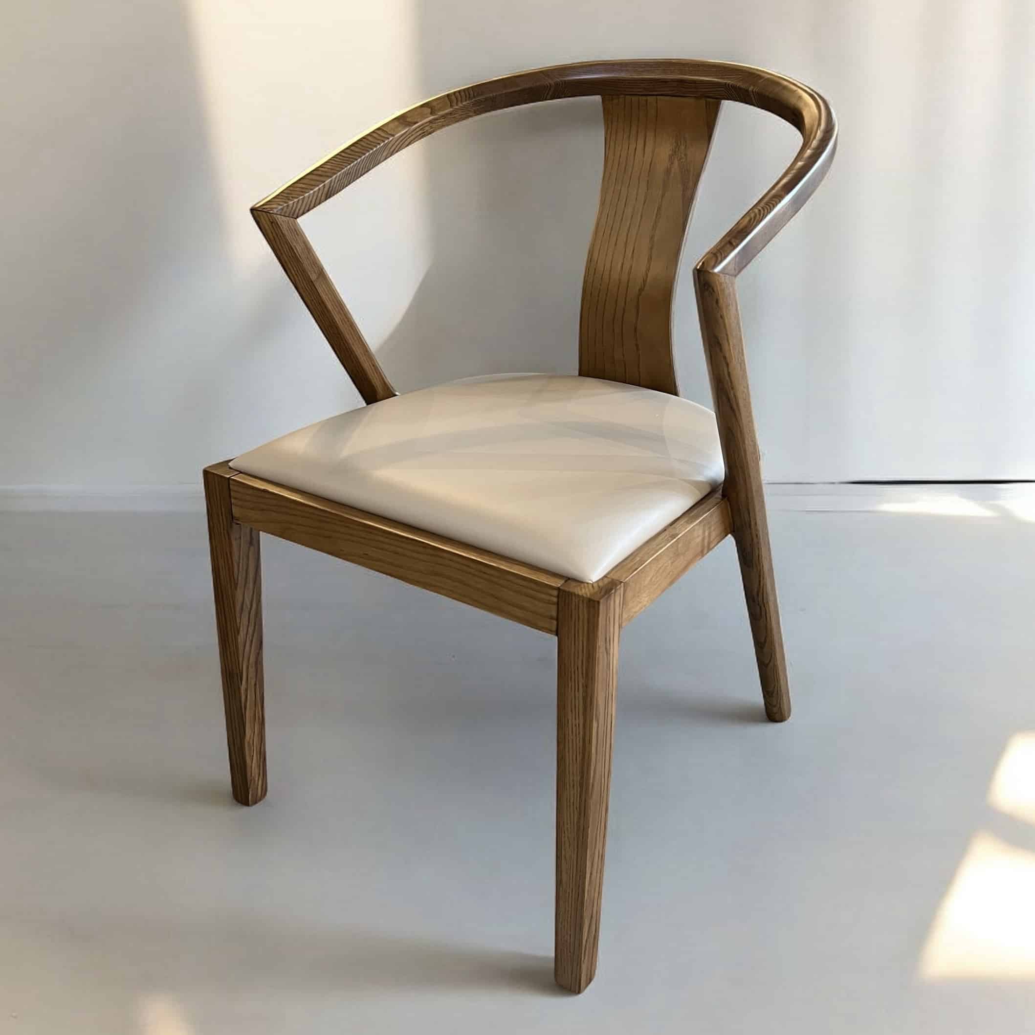 כיסא עץ אגוז בוני מושב שמנת דגם סופיטל