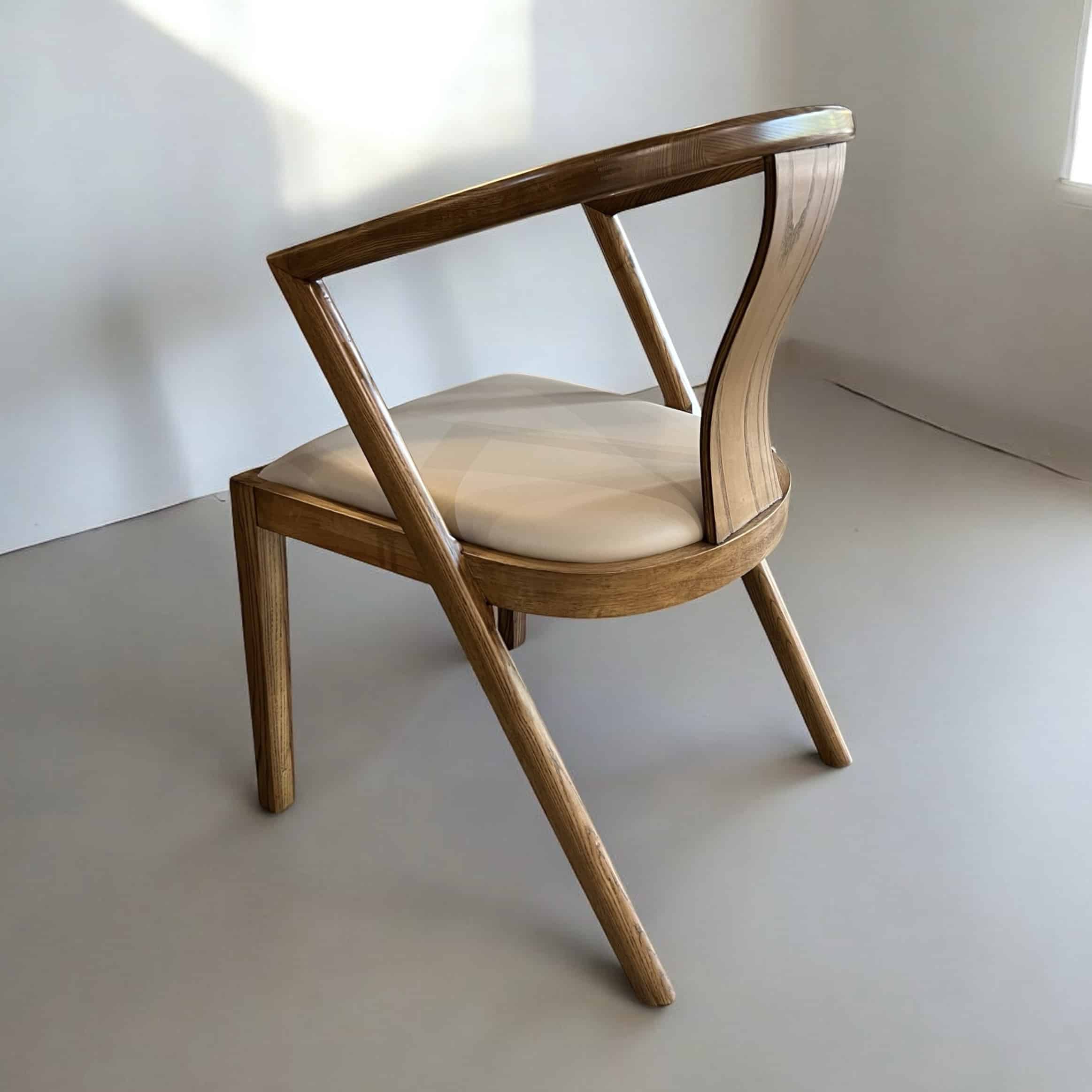 כיסא עץ אגוז בוני מושב שמנת דגם סופיטל