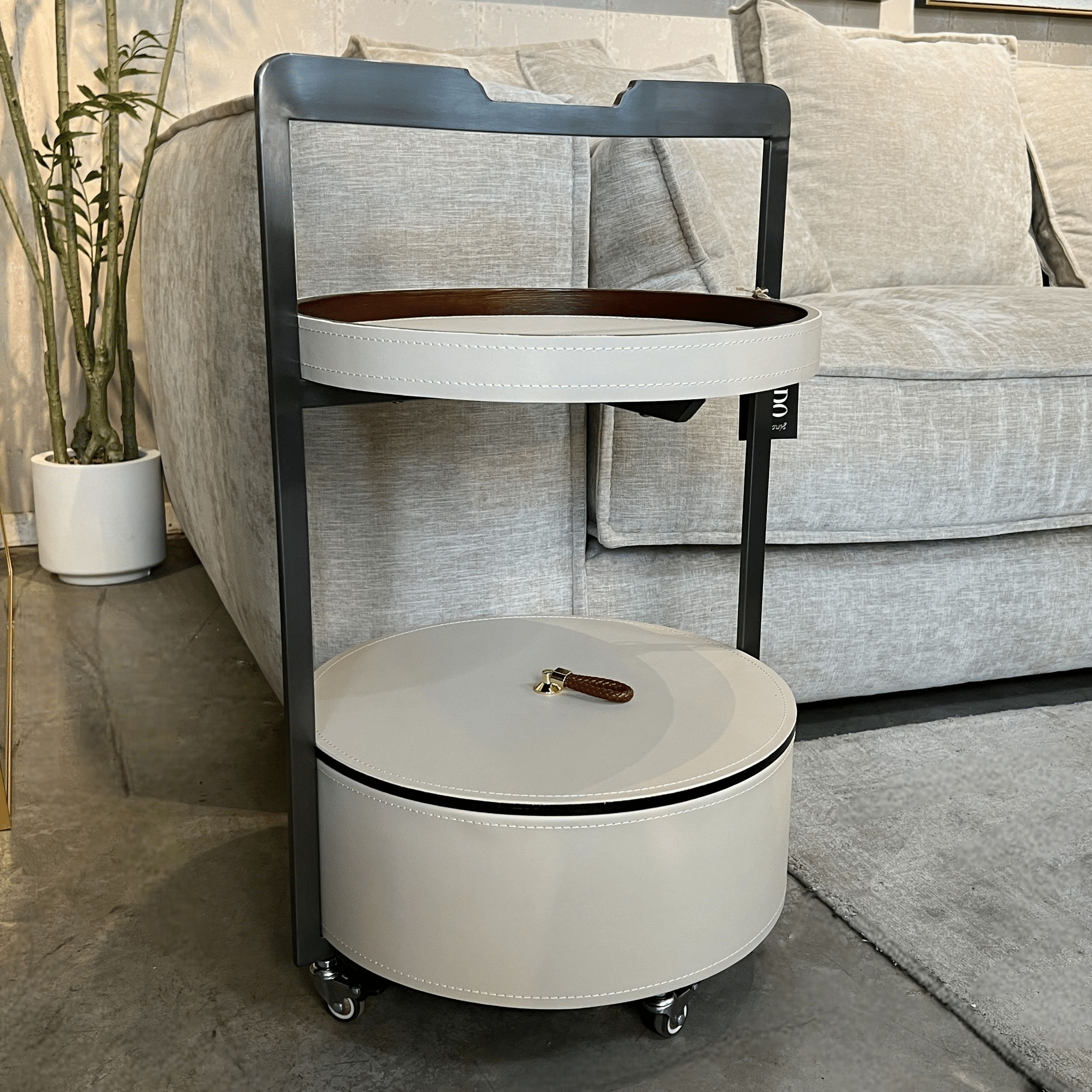 שולחן צד עגול יוקרתי תא אחסון דמוי עור אבן דגם סופיטל שולחן צד עגול יוקרתי תא אחסון דמוי עור אבן דגם סופיטל