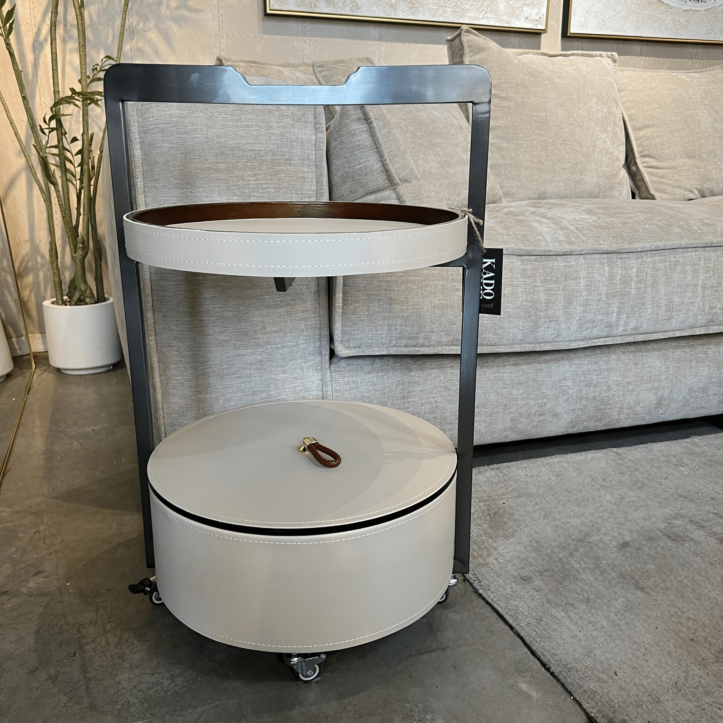 שולחן צד עגול יוקרתי תא אחסון דמוי עור אבן דגם סופיטל שולחן צד עגול יוקרתי תא אחסון דמוי עור אבן דגם סופיטל