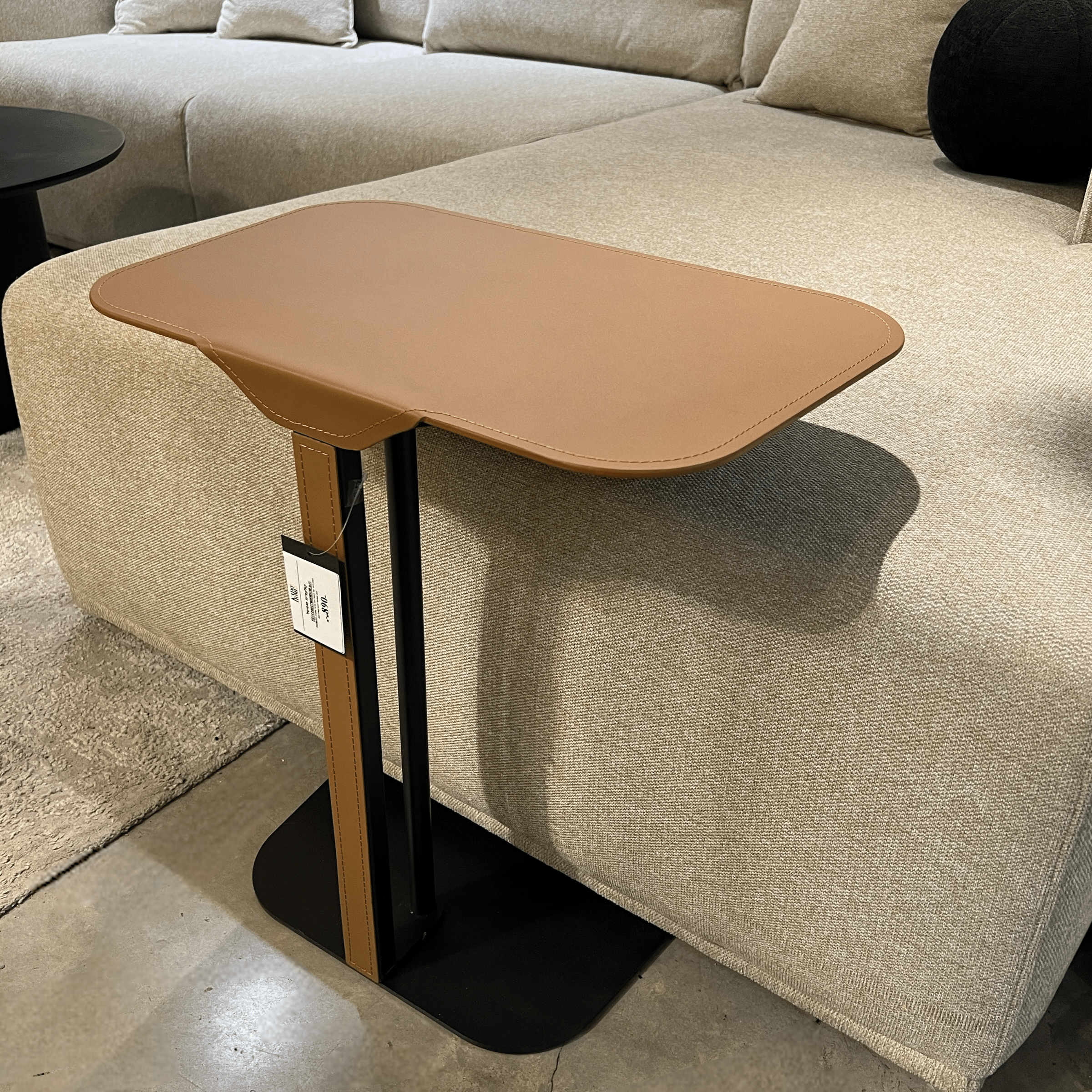 נשכן דמוי עור כאמל רגל ברזל שחורה דגם סופיטל נשכן דמוי עור כאמל רגל ברזל שחורה דגם סופיטל