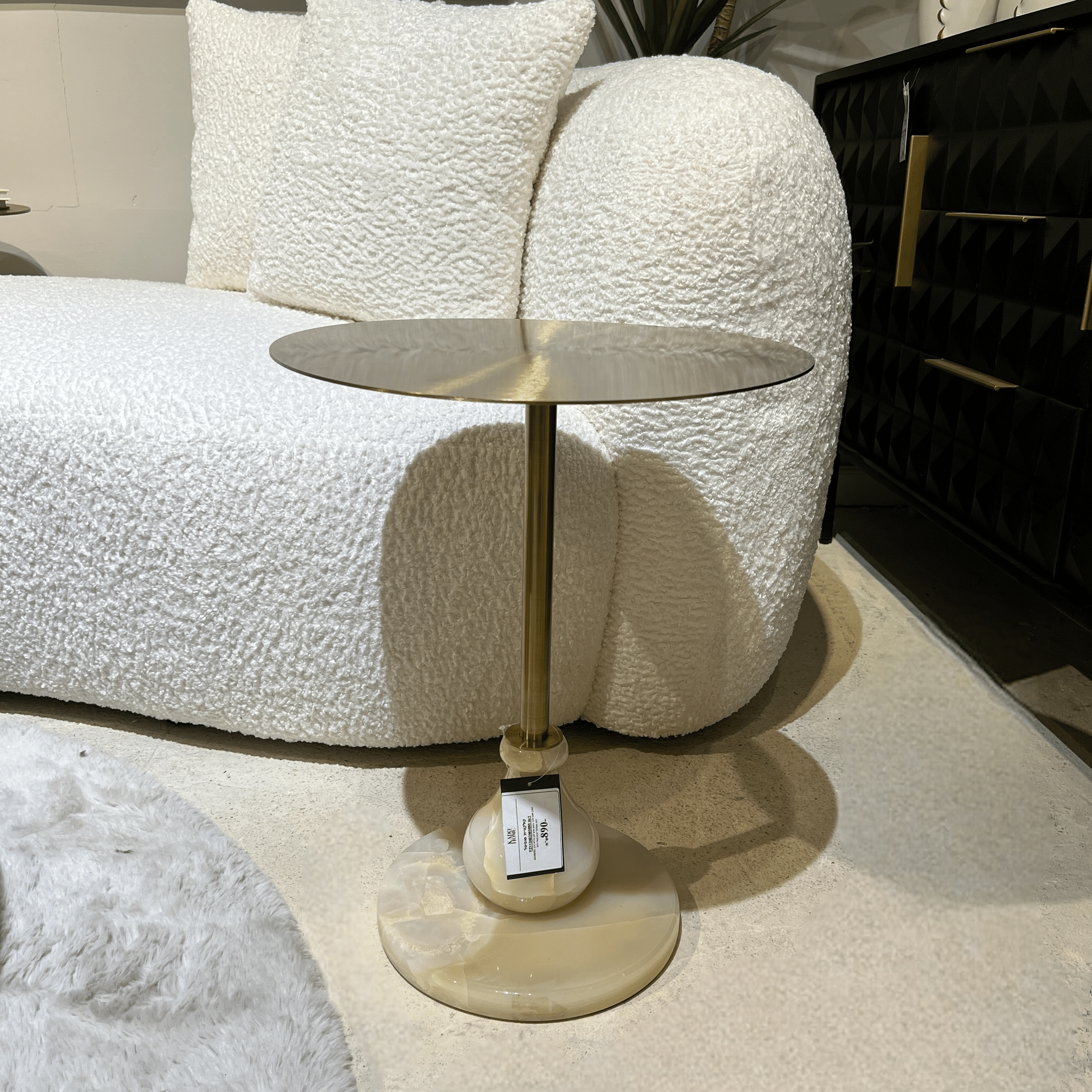 נשכן מגש זהב בסיס שיש לבן גידים זהב דגם סופיטל נשכן מגש זהב בסיס שיש לבן גידים זהב דגם סופיטל