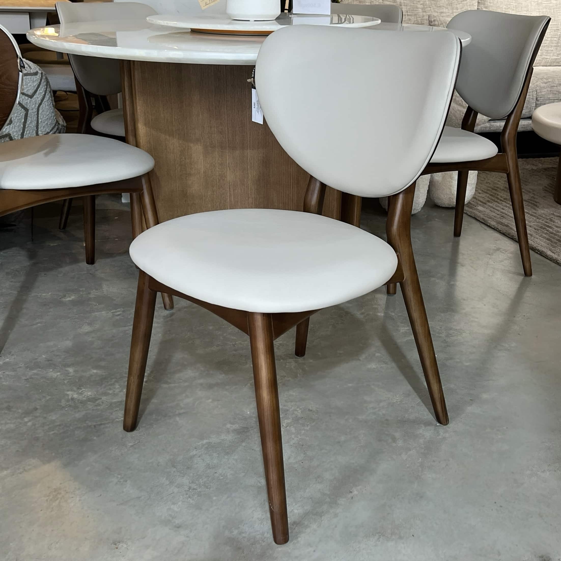 כסא מעוצב קרל דמוי עור אבן רגל אגוז דגם סופיטל כסא מעוצב קרל דמוי עור אבן רגל אגוז דגם סופיטל