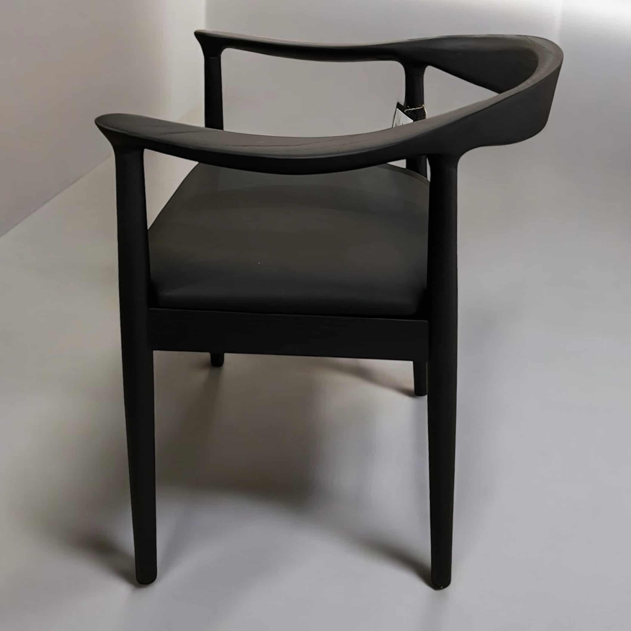 כסא קיאנו עץ שחור מושב שחור דגם סופיטל כסא קיאנו עץ שחור מושב שחור דגם סופיטל