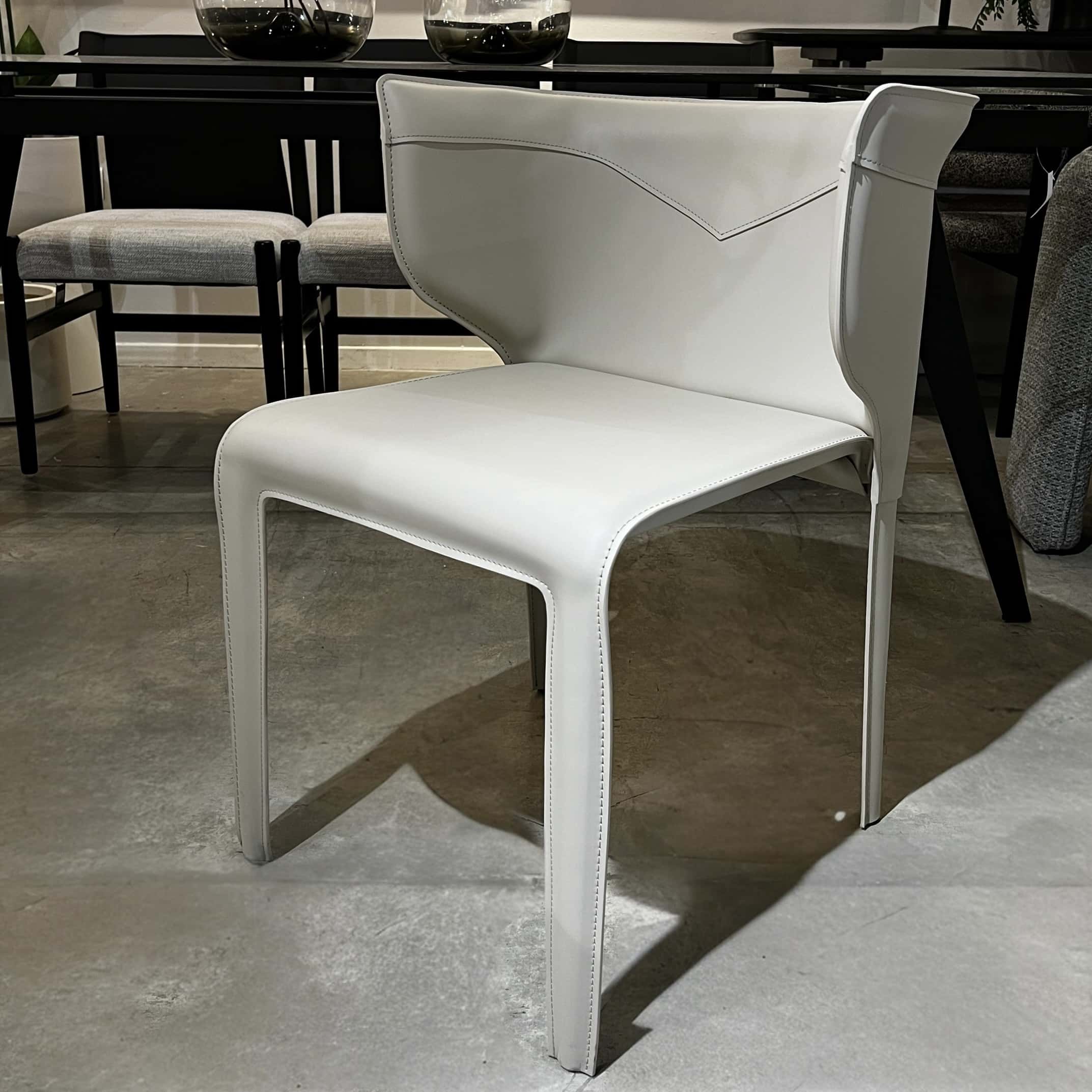 כסא דון דמוי עור אבן יוקרתי דגם סופיטל | 2 אחרונים במלאי!