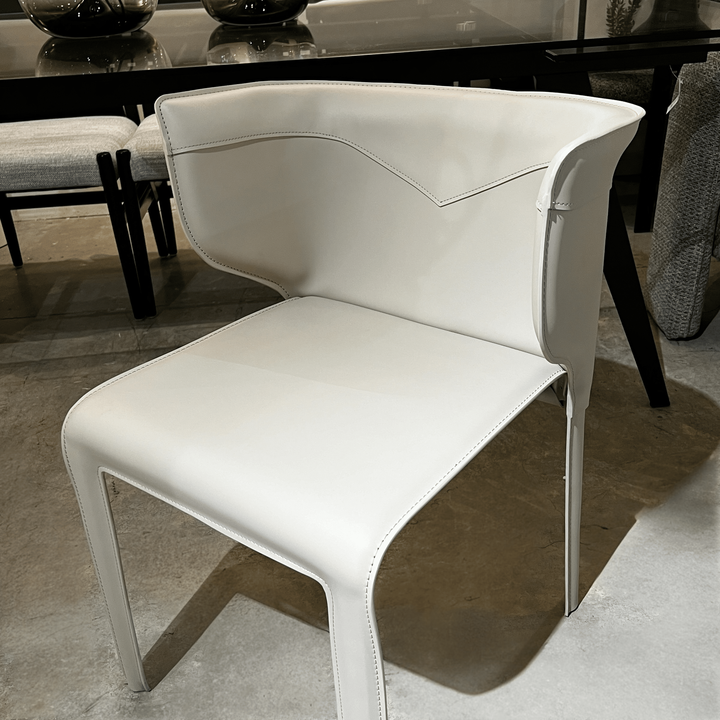 כסא דון דמוי עור אבן יוקרתי דגם סופיטל | 2 אחרונים במלאי!