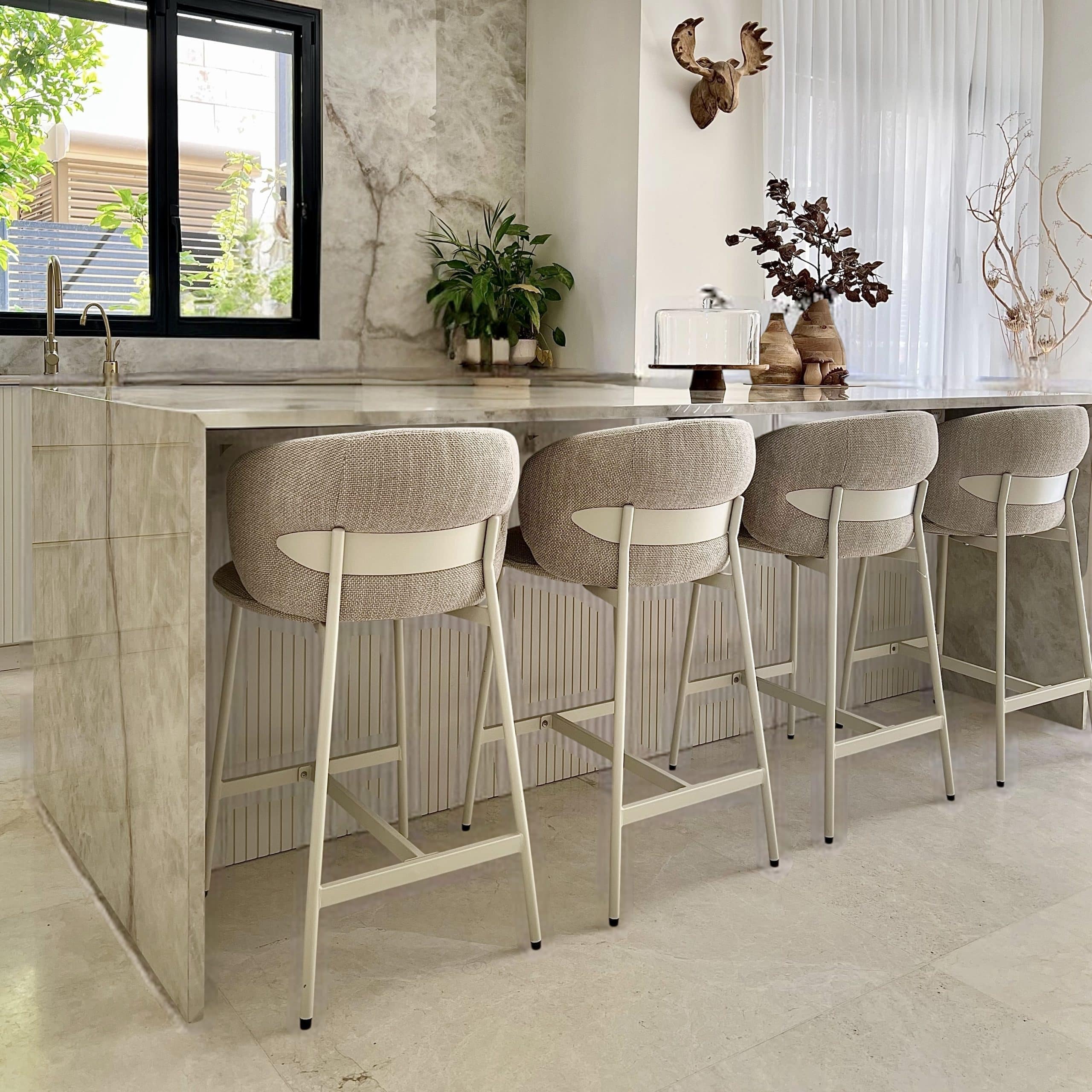 כסא בר מעוצב לולה אריג שמנת רגל שמנת דגם קליי