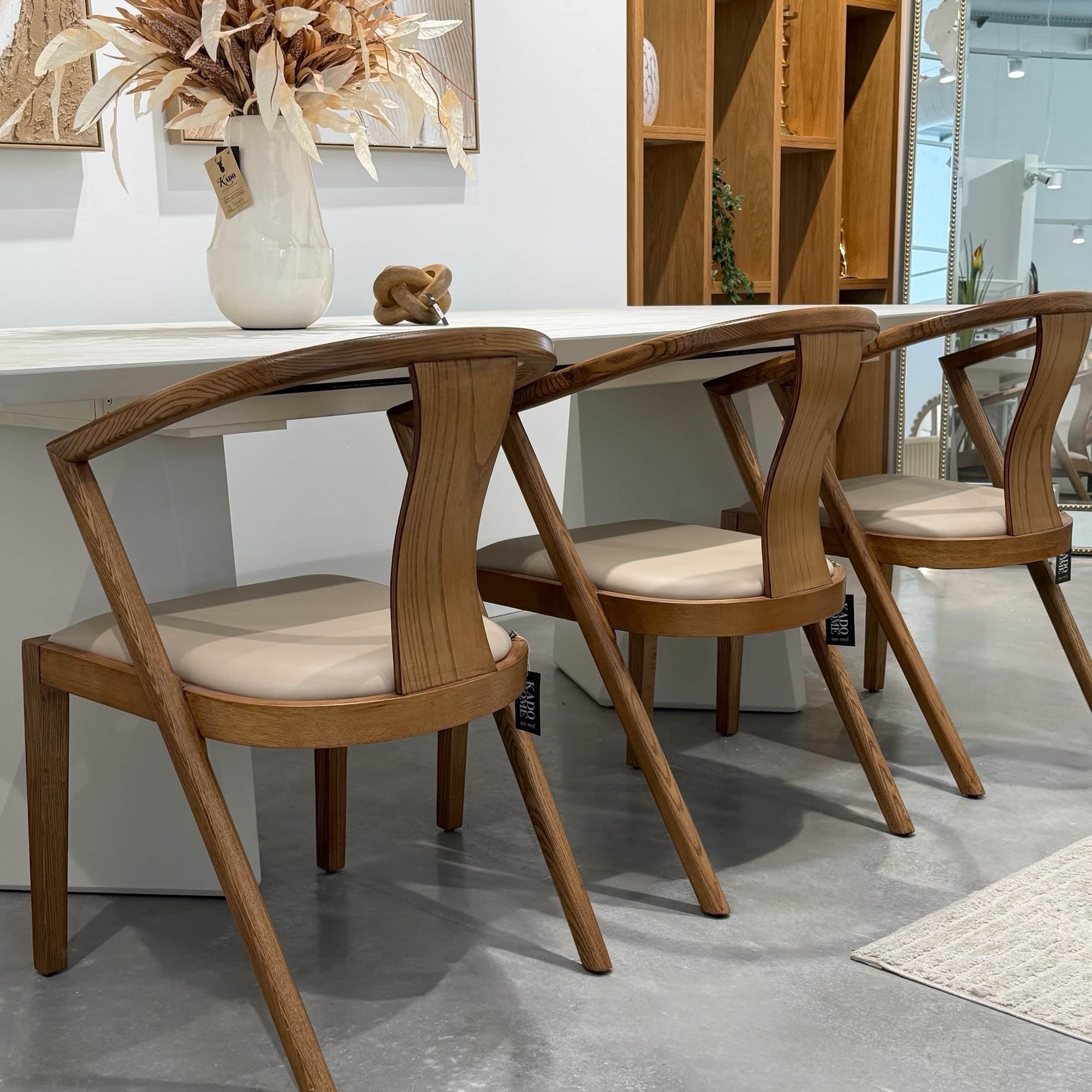 כיסא עץ אגוז בוני מושב שמנת דגם סופיטל