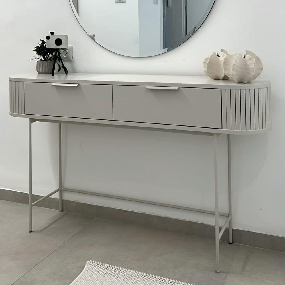 36cd4072-5f72-4398-a777-c9ee783df3f5-2 הומסטיילינג ועיצוב קונסולה דובאי ואקססוריז