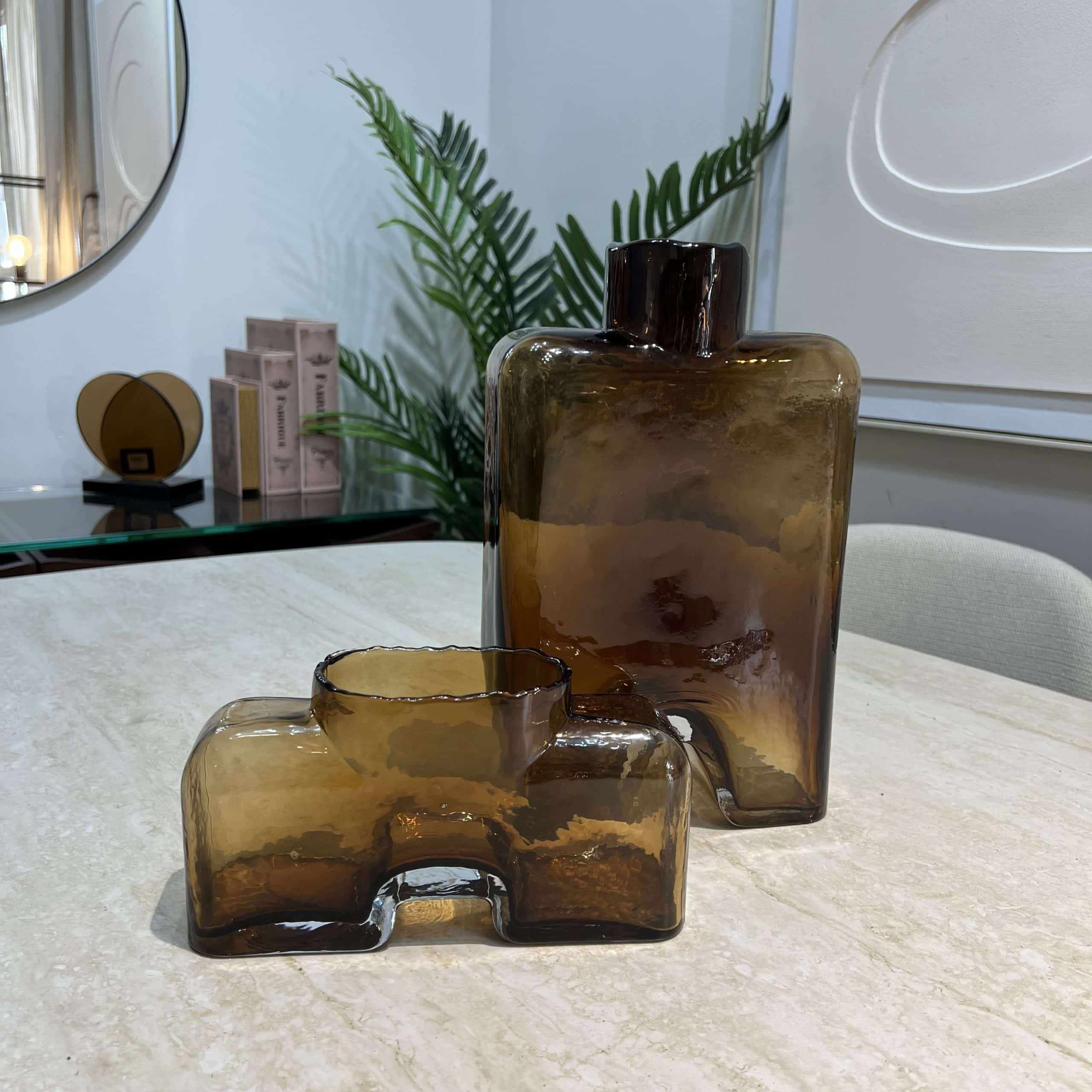 כד זכוכית אמבר מלבני 2 תושבות דגם איקו כד זכוכית אמבר מלבני 2 תושבות דגם איקו