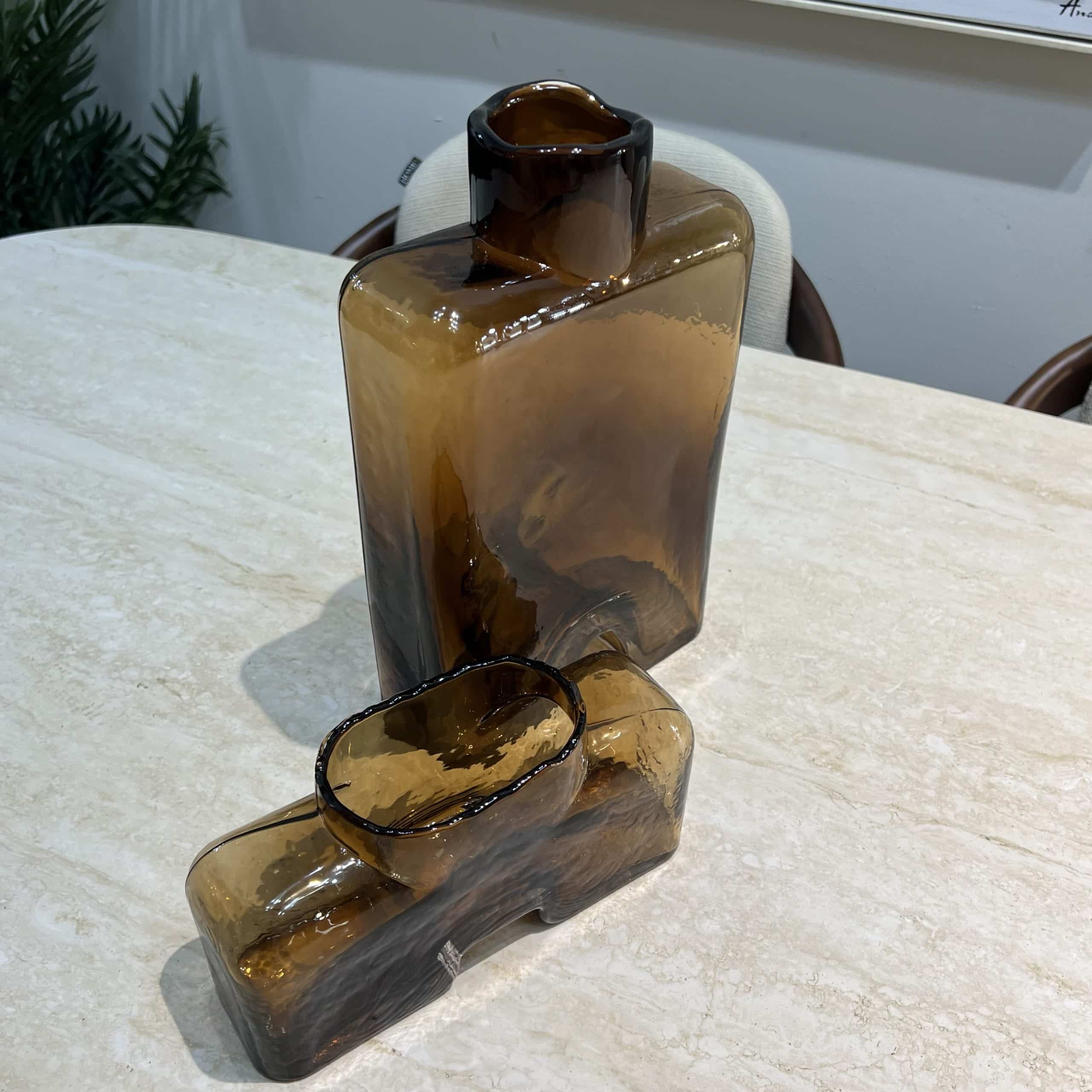 כד זכוכית אמבר מלבני 2 תושבות דגם איקו כד זכוכית אמבר מלבני 2 תושבות דגם איקו