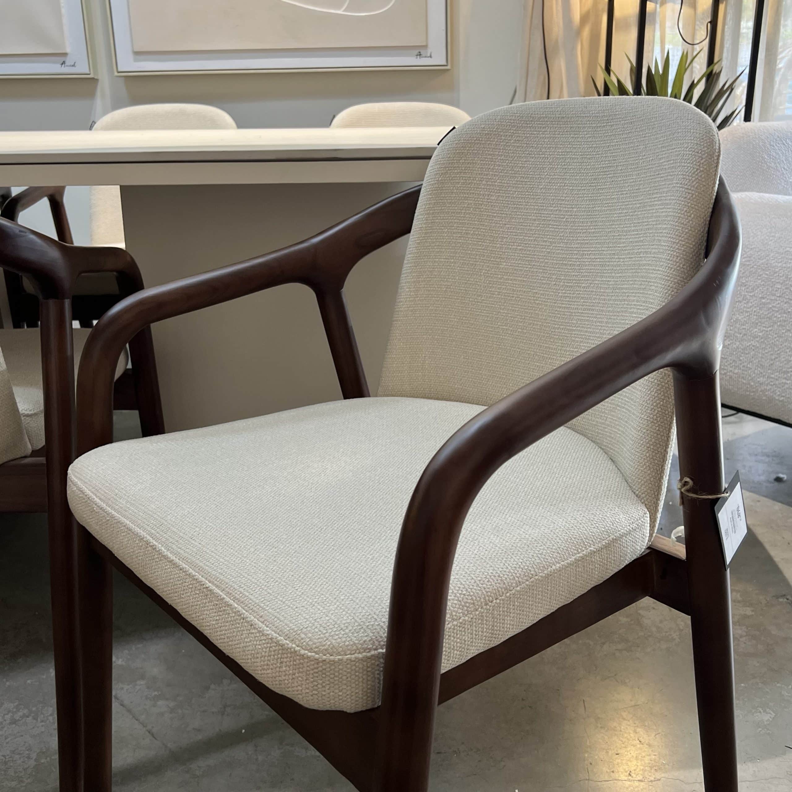 כיסא מעוצב קסיאס אגוז בד אריג בז דגם סופיטל