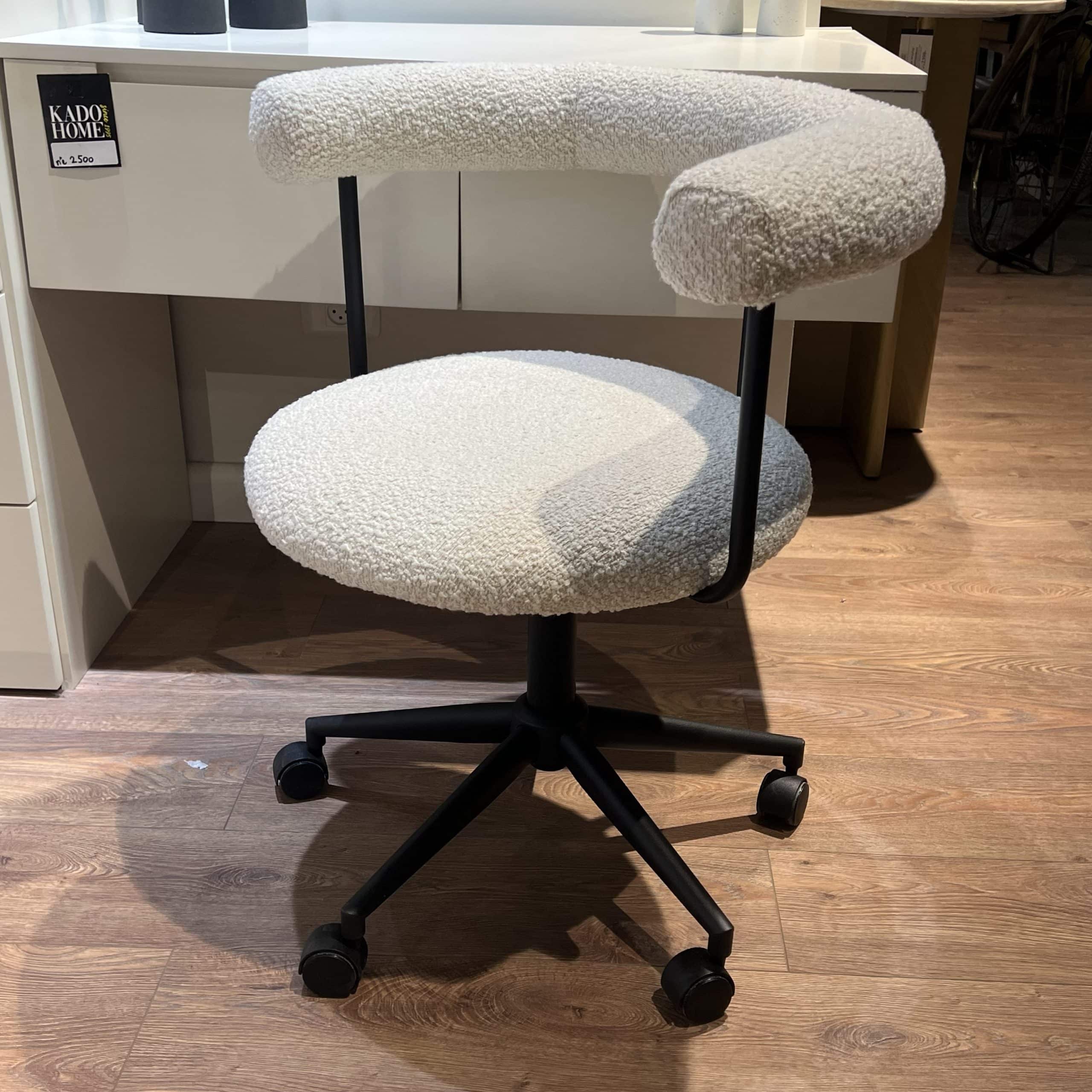 כסא משרד מרופד גב חלול בוקלה שמנת רגל שחורה דגם רוני כסא משרד מרופד גב חלול בוקלה שמנת רגל שחורה דגם רוני