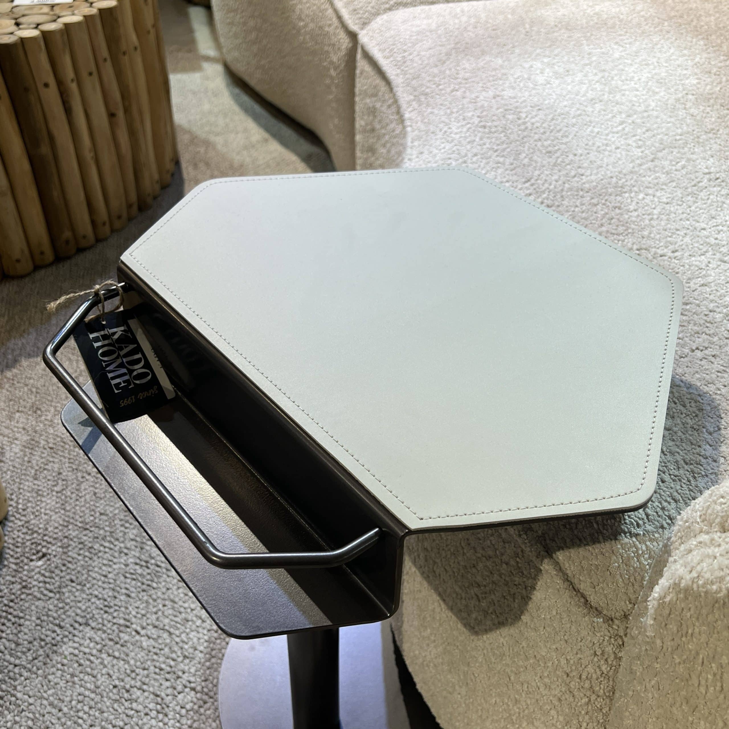 נשכן גיאומטרי דמוי עור אבן רגל ברזל שחורה דגם סופיטל נשכן גיאומטרי דמוי עור אבן רגל ברזל שחורה דגם סופיטל