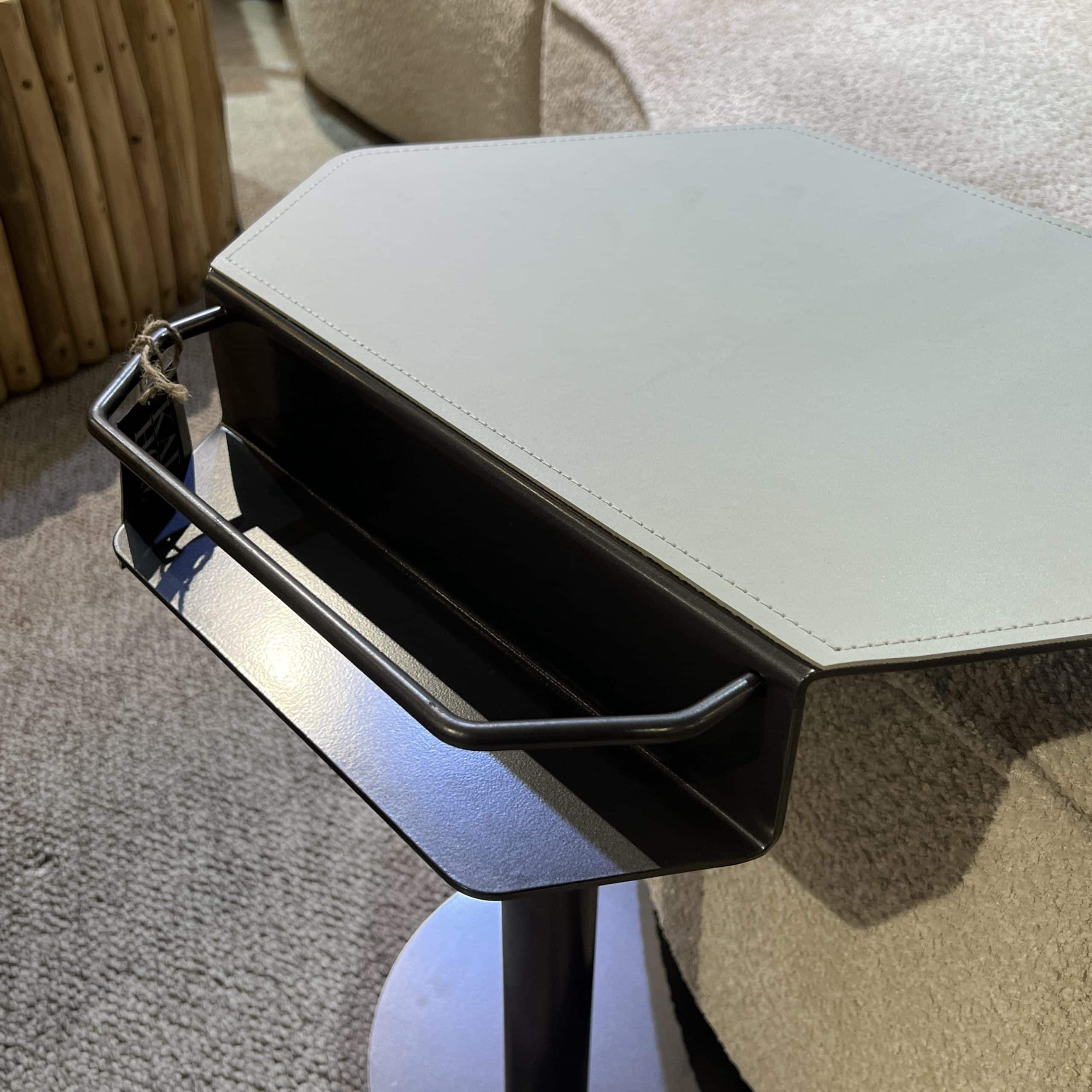 נשכן גיאומטרי דמוי עור אבן רגל ברזל שחורה דגם סופיטל נשכן גיאומטרי דמוי עור אבן רגל ברזל שחורה דגם סופיטל