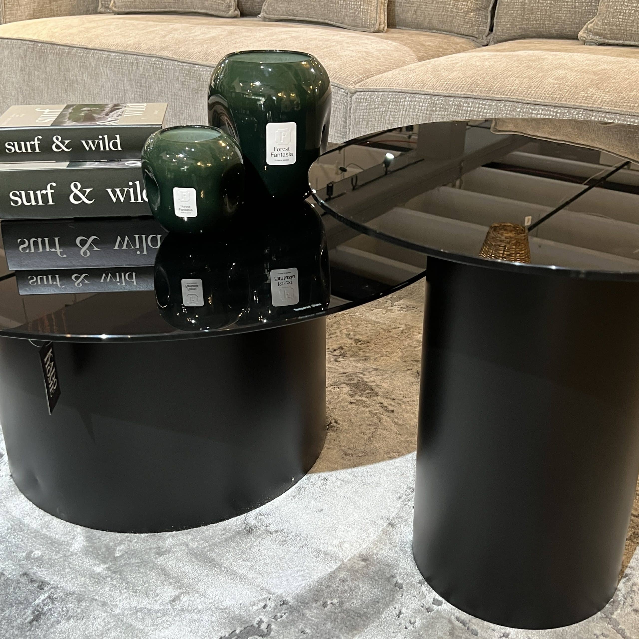 סט זוג שולחנות סלון מעוצבים עגולים רגל ברזל שחור פלטה זכוכית שחורה דגם סופיטל - SALE סט זוג שולחנות סלון מעוצבים עגולים רגל ברזל שחור פלטה זכוכית שחורה דגם סופיטל - SALE