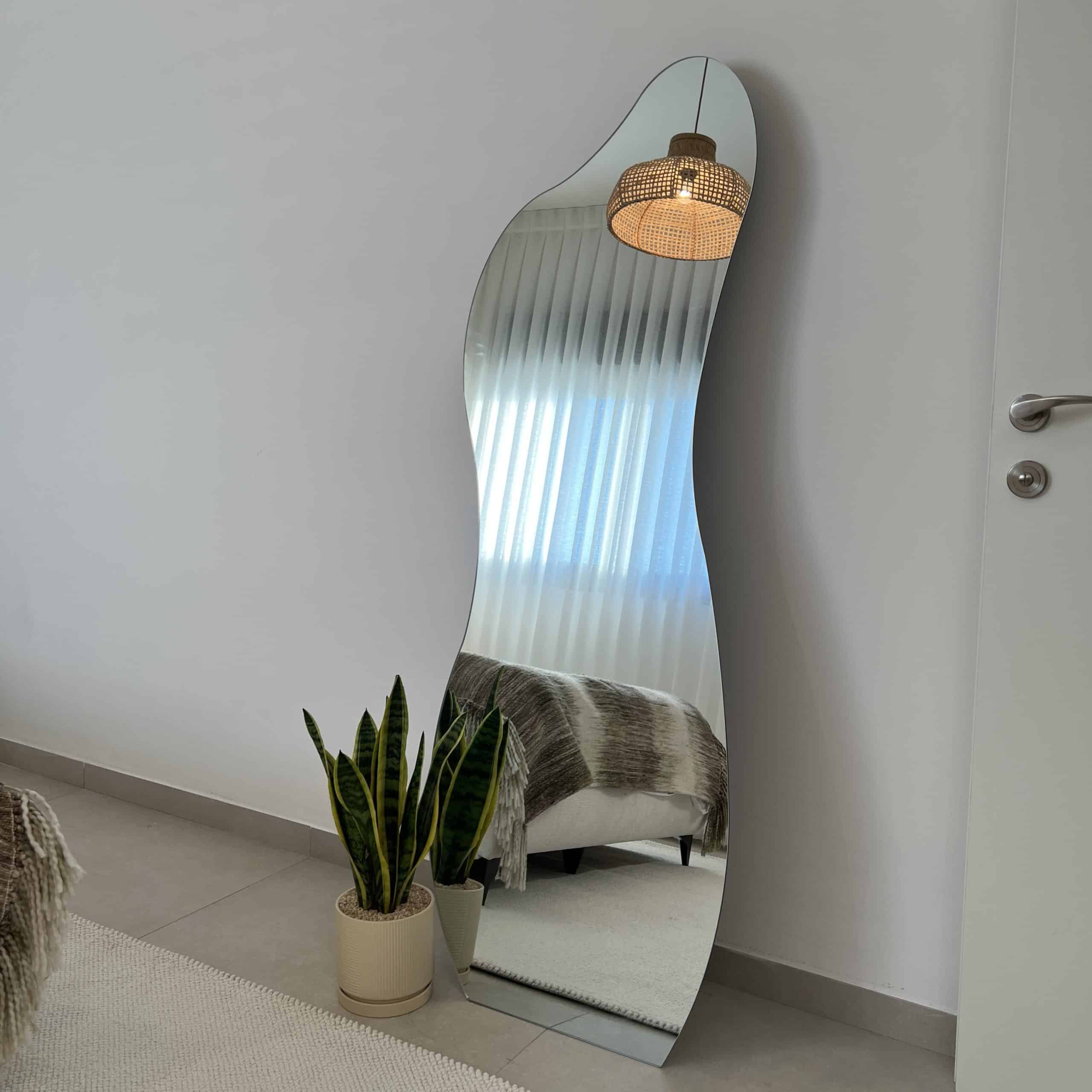 מראה יוקרתית אמורפית עומדת נוטה ימין דגם סופיטל מראה יוקרתית אמורפית עומדת נוטה ימין דגם סופיטל