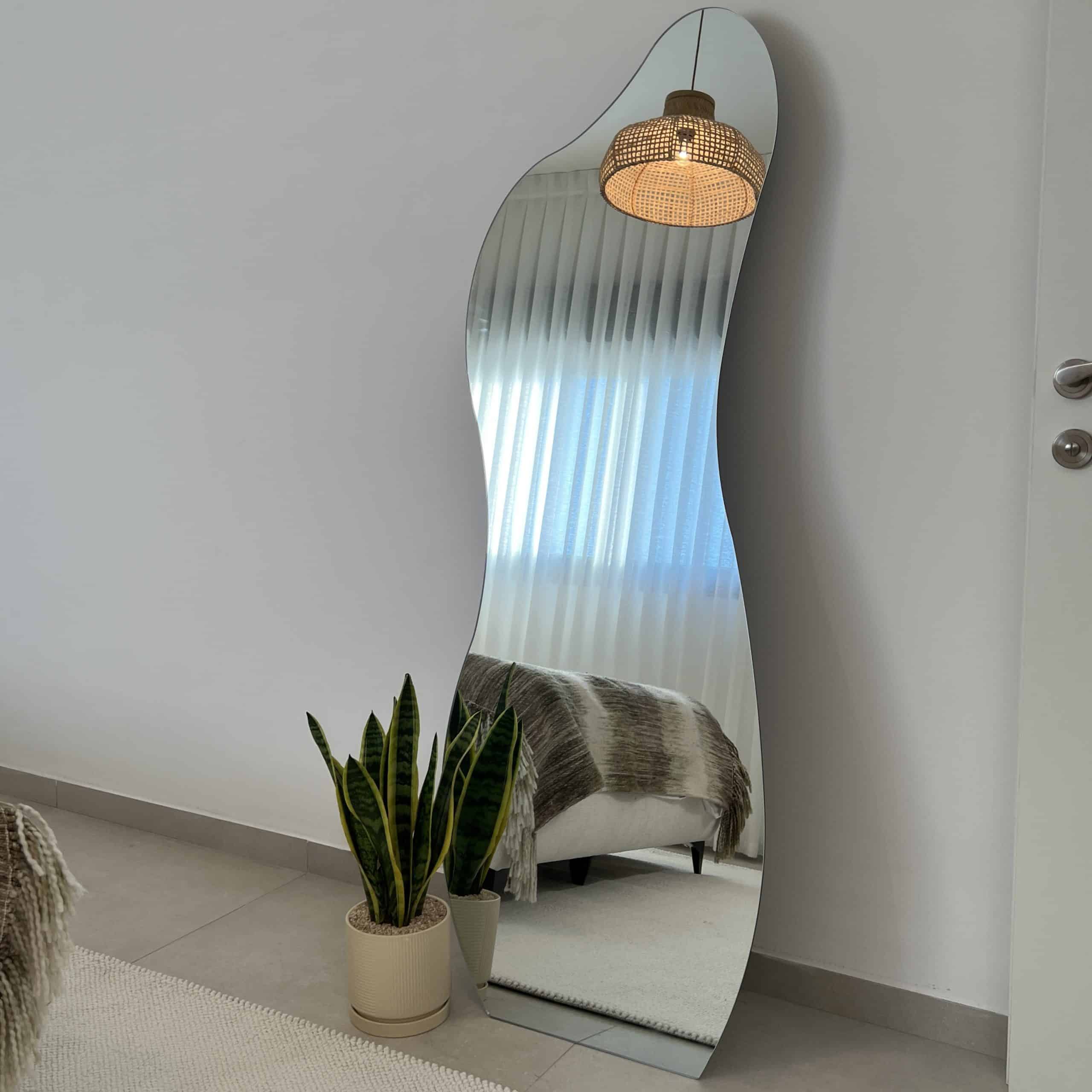 מראה יוקרתית אמורפית עומדת נוטה ימין דגם סופיטל מראה יוקרתית אמורפית עומדת נוטה ימין דגם סופיטל