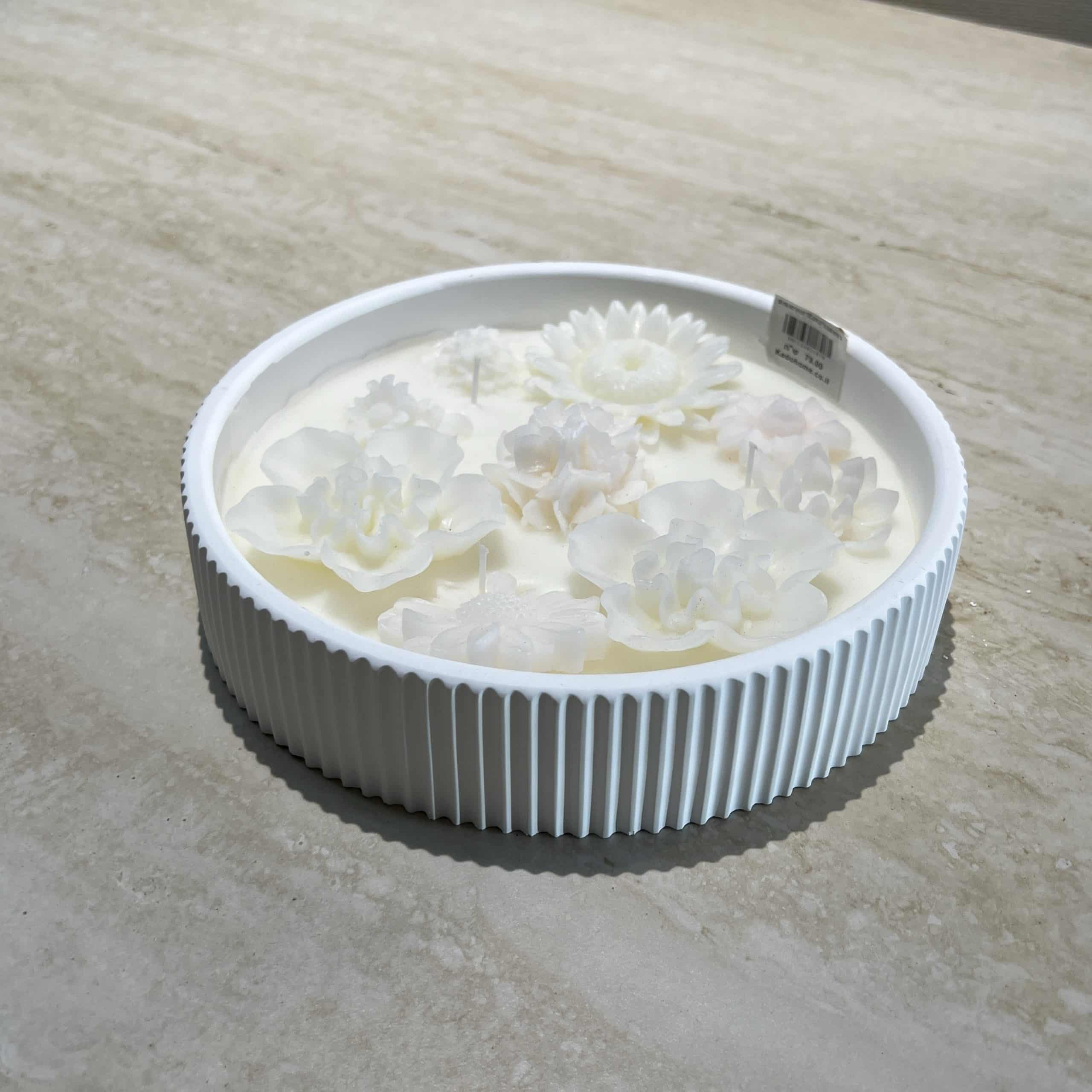 כלי נרות פרחים שמנת בכלי לבן פסים 19/5 דגם איקו כלי נרות פרחים שמנת בכלי לבן פסים 19/5 דגם איקו