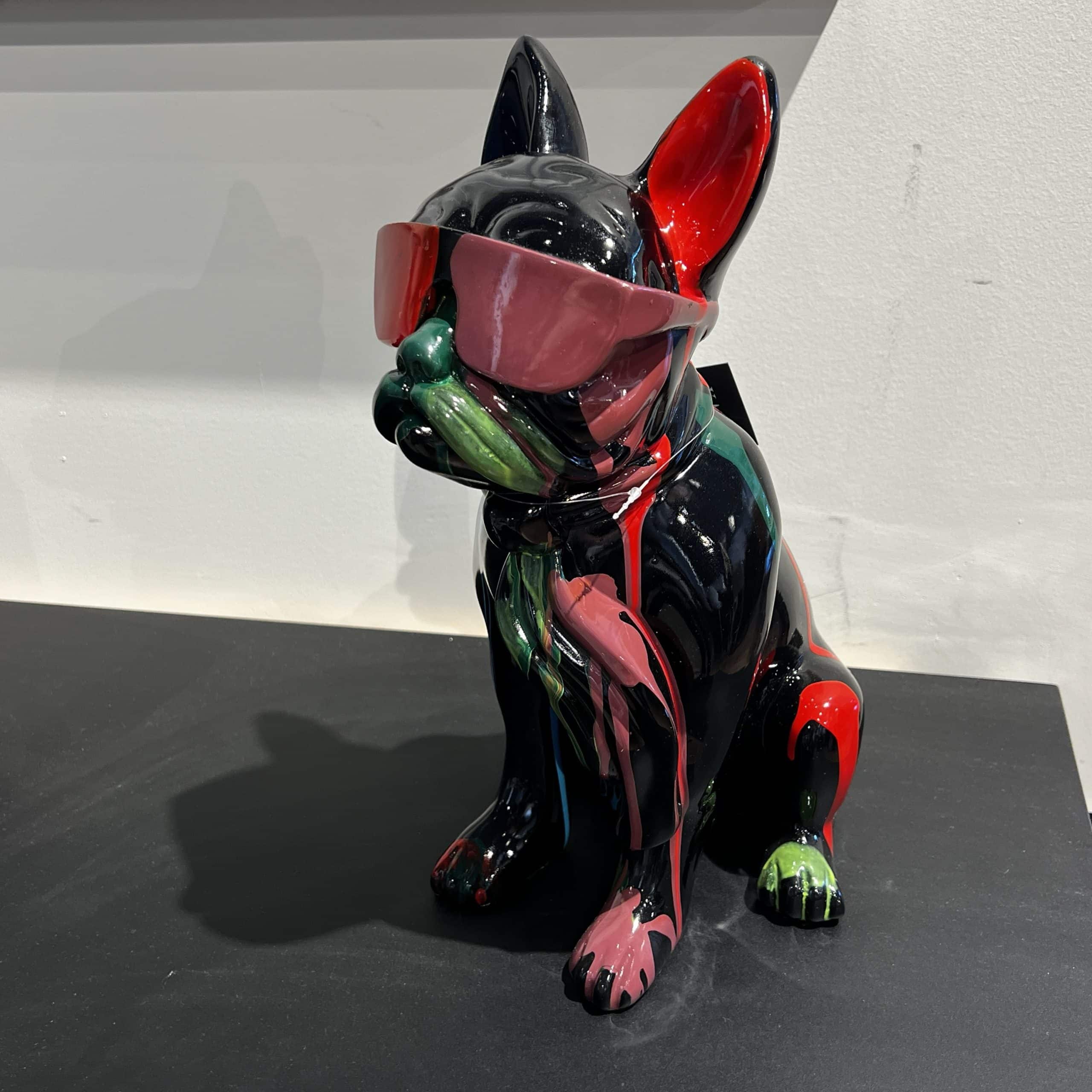 פסל כלב בולדוג שחור צבעוני עם משקפיים – קולקציית איקו מבית קאדו הום פסל כלב בולדוג שחור צבעוני עם משקפיים – קולקציית איקו מבית קאדו הום