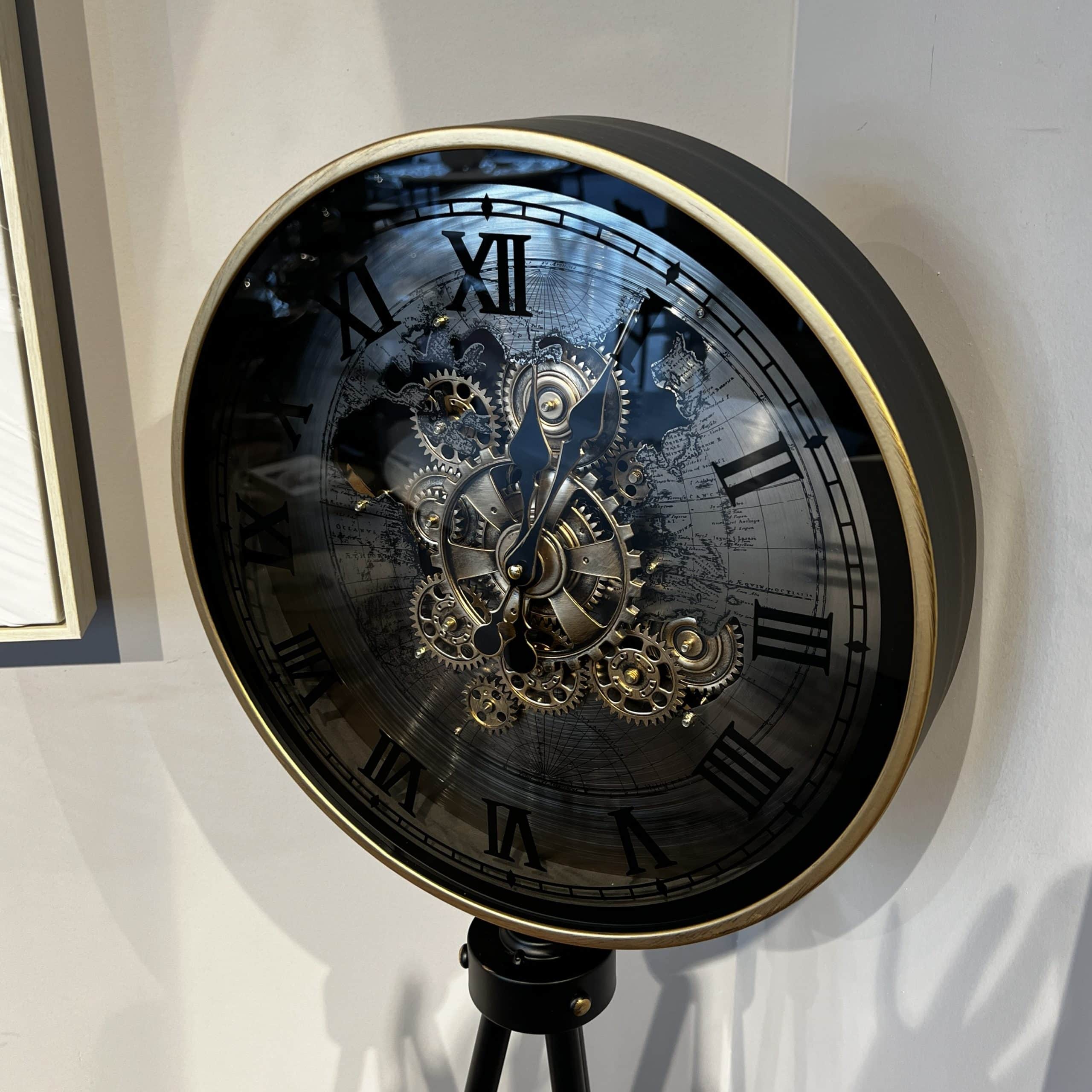 שעון רצפתי ברזל זכוכית רקע זהב רגל שחורה דגם איקו שעון רצפתי ברזל זכוכית רקע זהב רגל שחורה דגם איקו