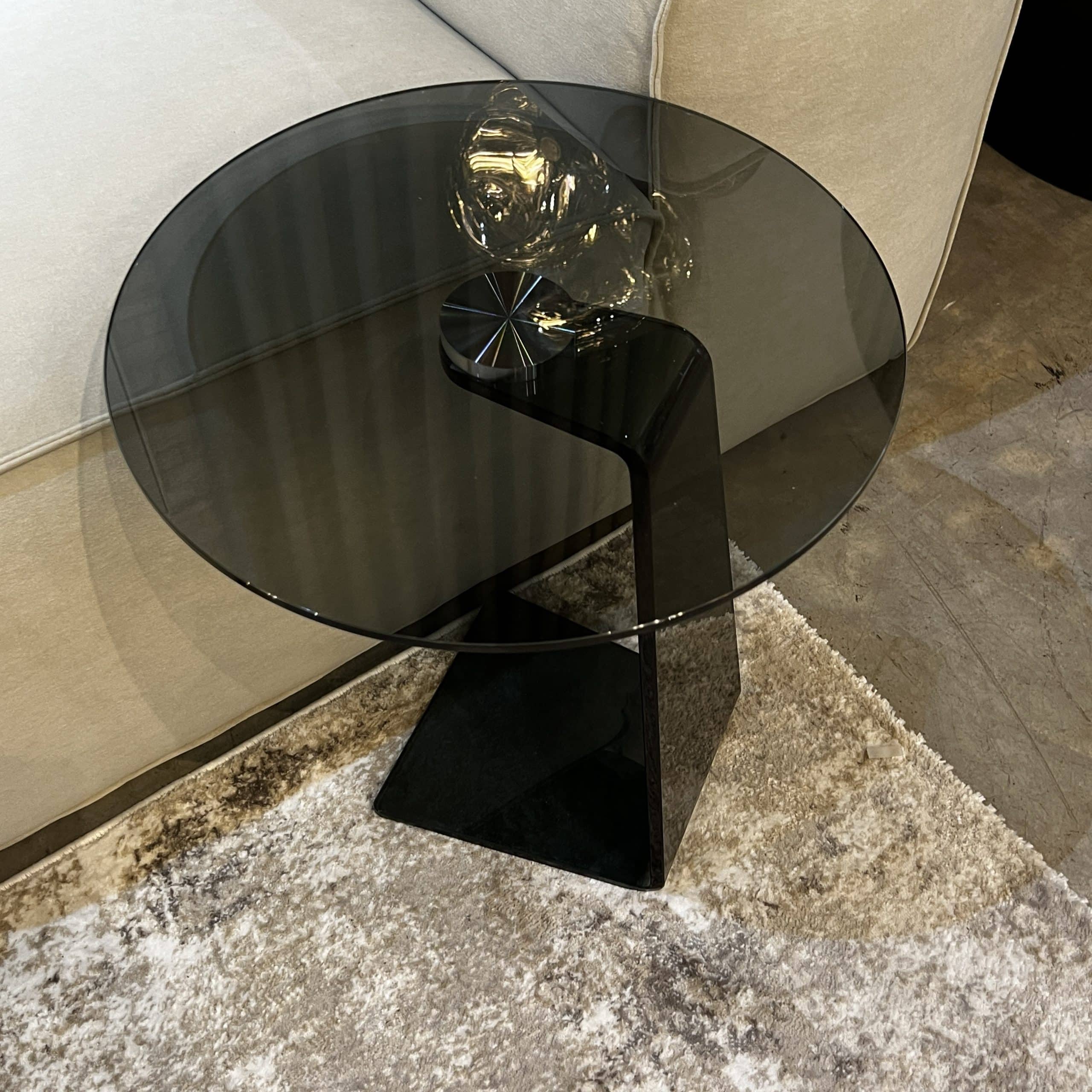 שולחן צד | נשכן עגול יוקרתי זכוכית מחוסמת אפורה דגם פלור - מכירה מוקדמת | מלאי מגיע 25.10.25 שולחן צד | נשכן עגול יוקרתי זכוכית מחוסמת אפורה דגם פלור - מכירה מוקדמת | מלאי מגיע 25.10.25