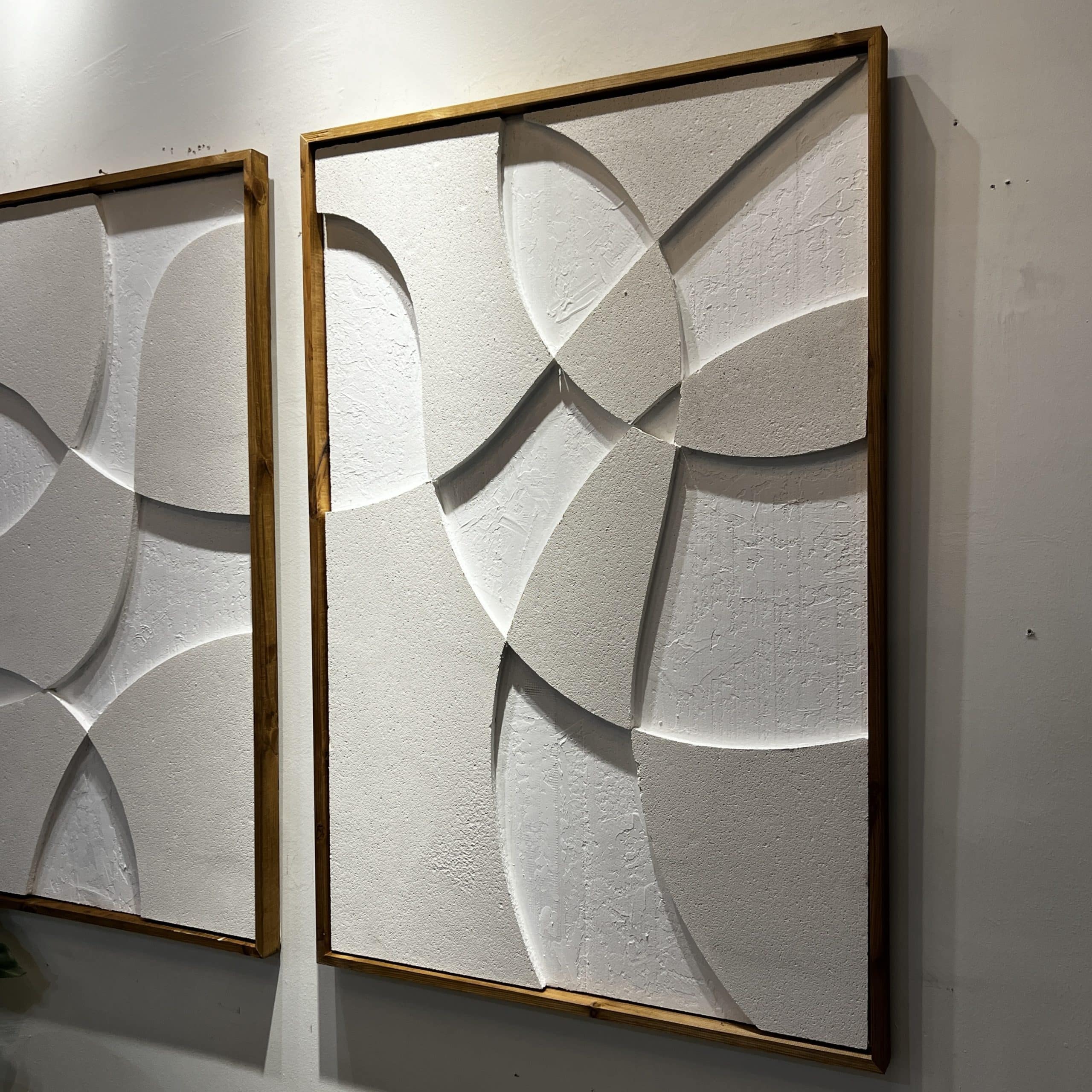 תמונה עבודת יד תבליט מיוחד מסגרת עץ כהה תמונה עבודת יד תבליט מיוחד מסגרת עץ כהה