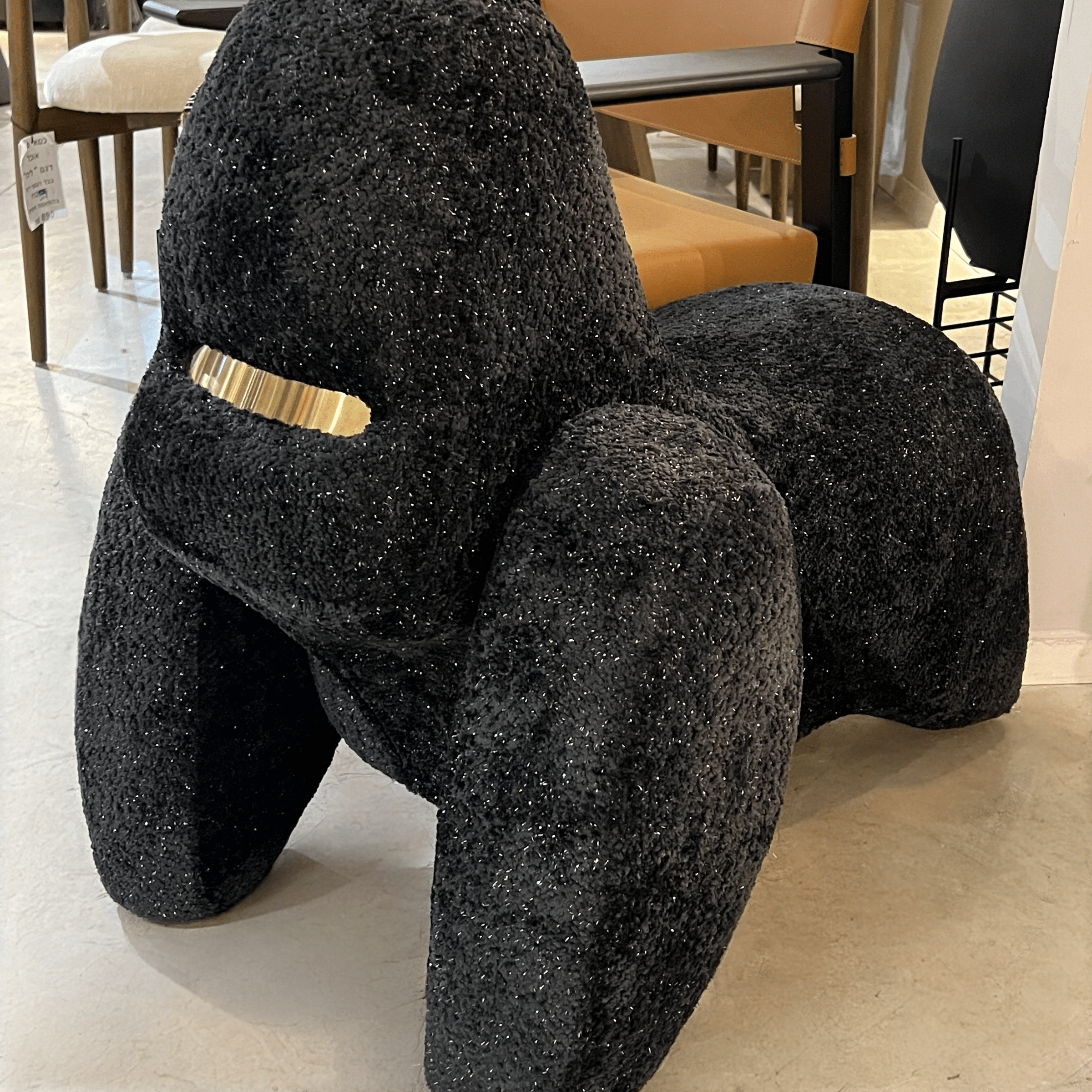 הדום יוקרתי גורילה בד בוקלה שחור דגם סופיטל הדום יוקרתי גורילה בד בוקלה שחור דגם סופיטל