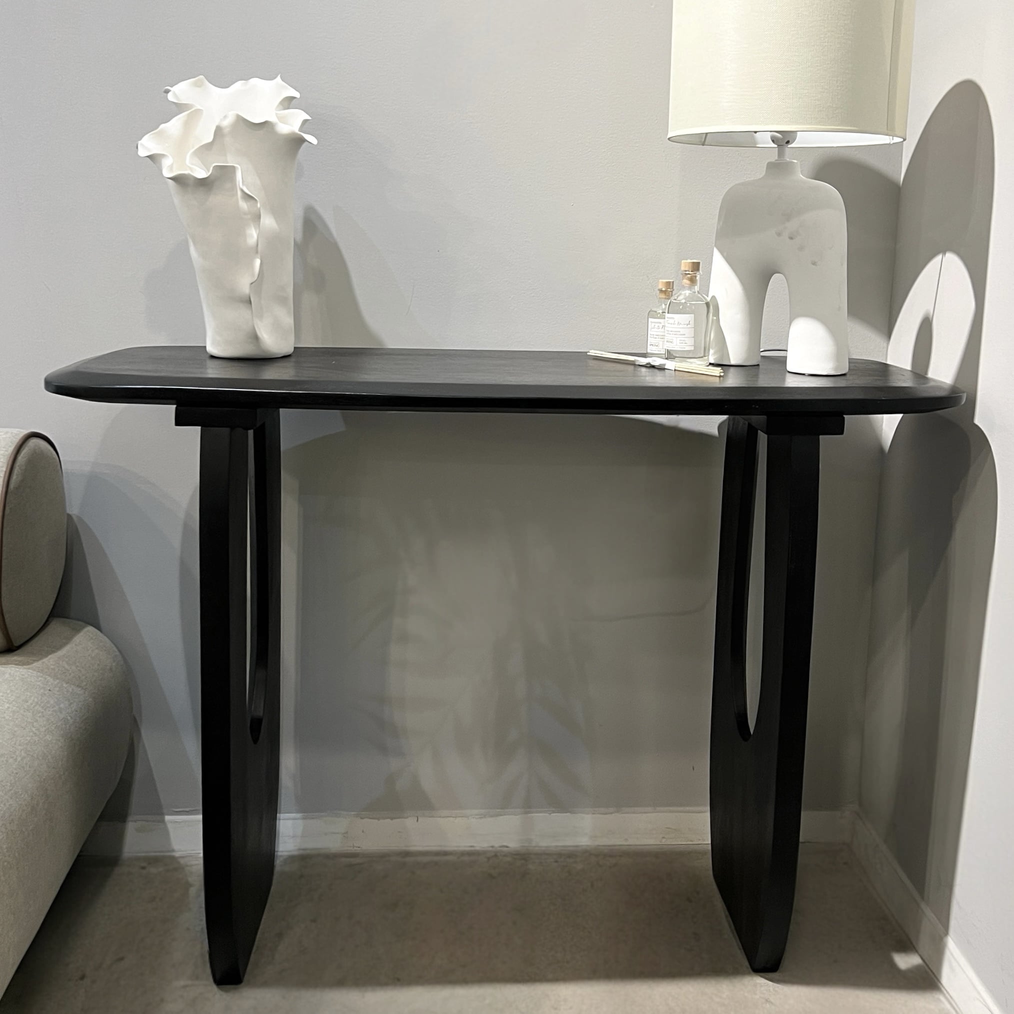 קונסולה מעוצבת עץ מלא שחור דגם שאנטי