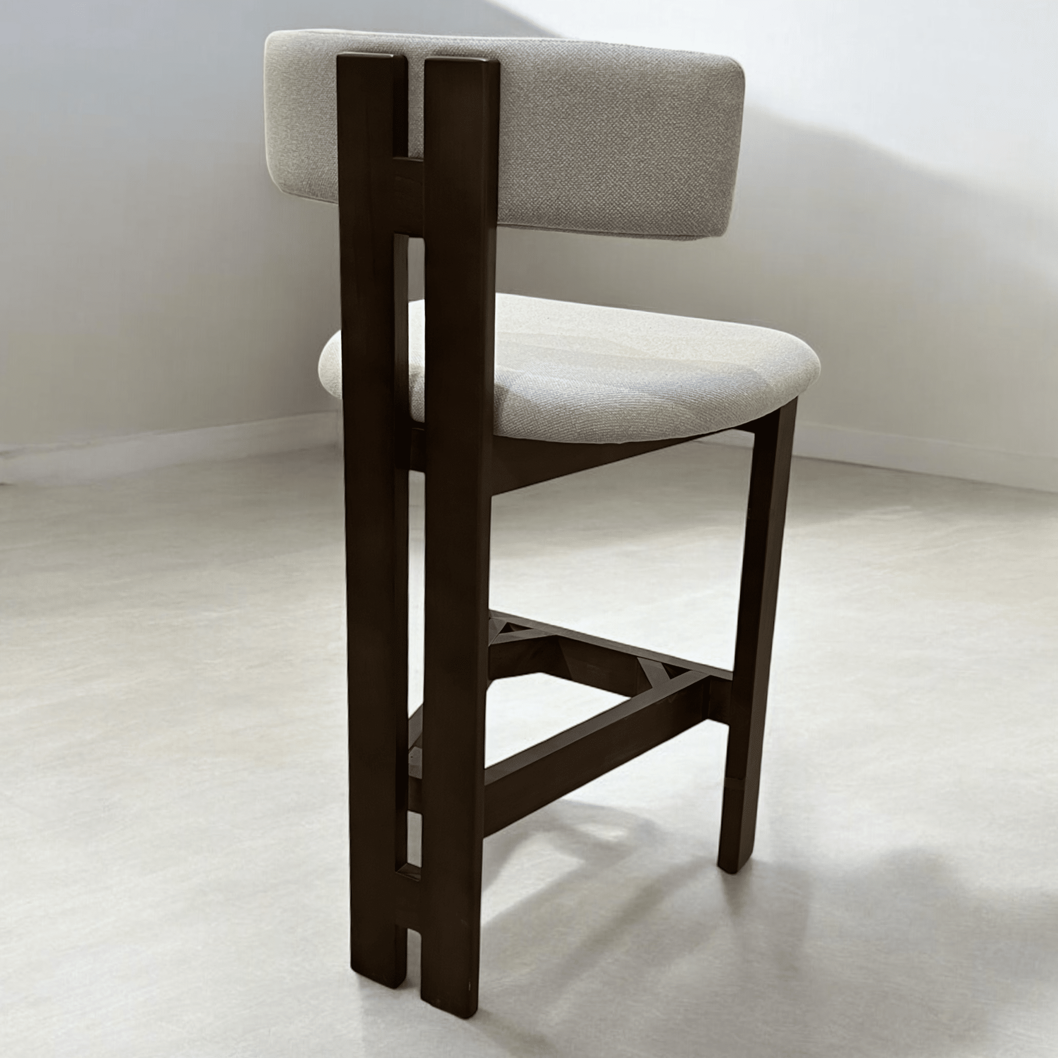 כסא בר פאלם אריג אבן רגל עץ אגוז דגם סופיטל