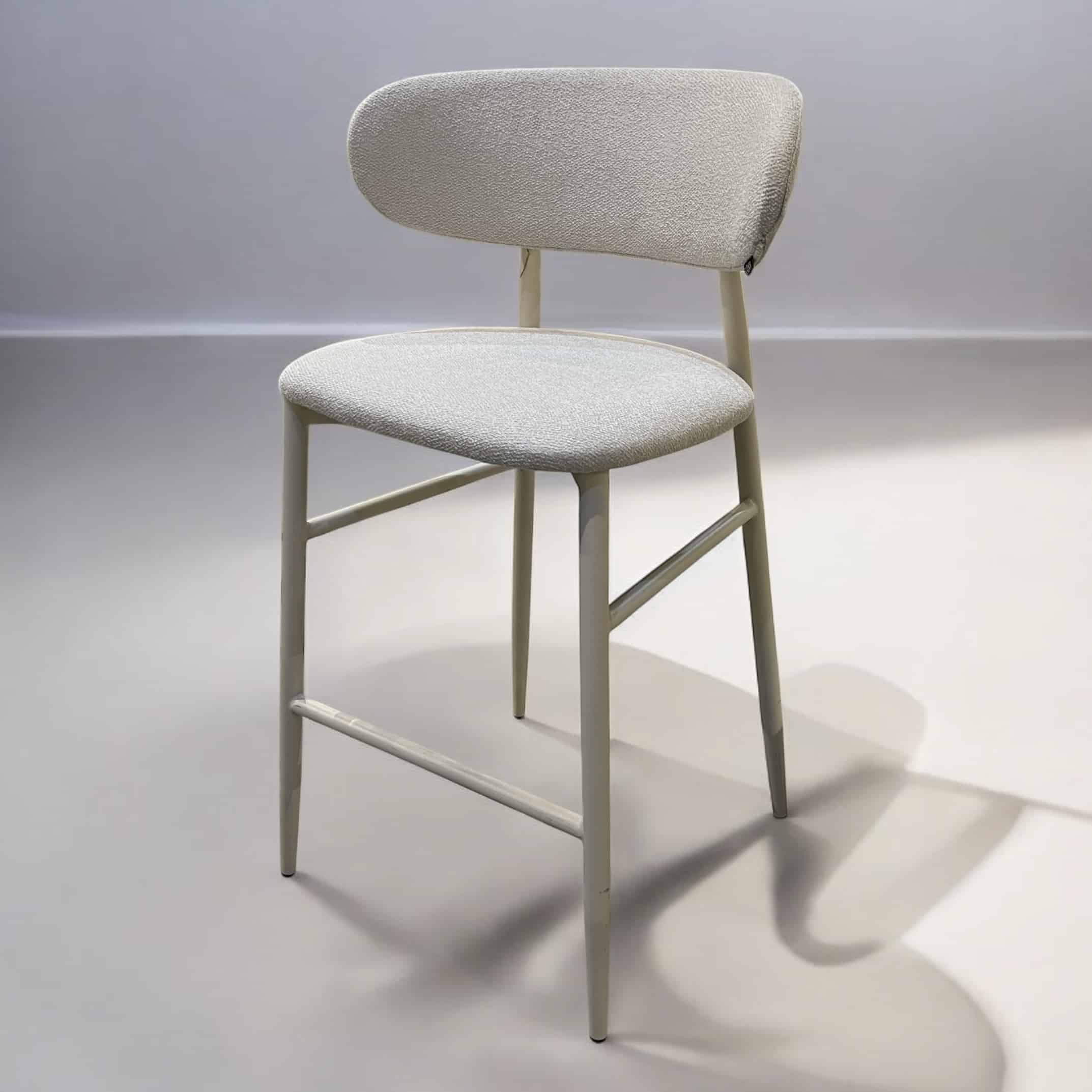 כיסא בר מעוצב מלאני אריג אבן רגל שמנת דגם סופיטל - עכשיו במלאי!