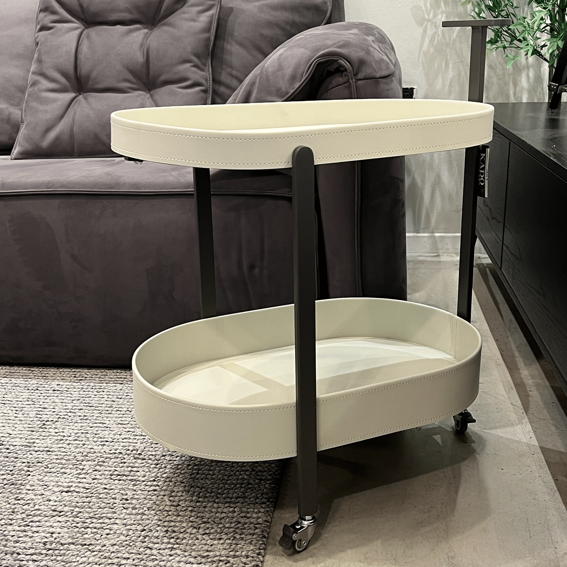 עגלת משקאות מעוצבת דמוי עור אבן דגם סופיטל עגלת משקאות מעוצבת דמוי עור אבן דגם סופיטל