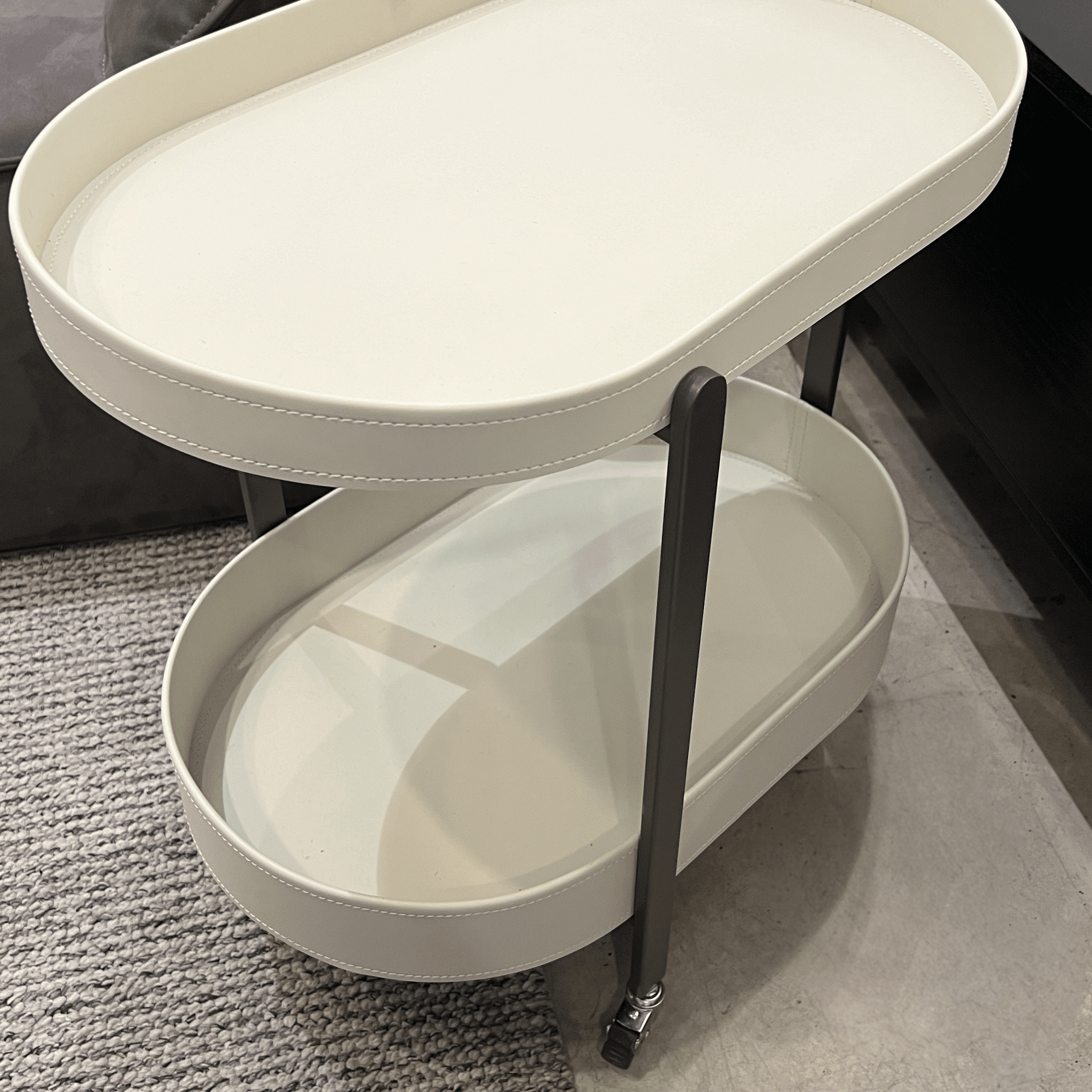 עגלת משקאות מעוצבת דמוי עור אבן דגם סופיטל עגלת משקאות מעוצבת דמוי עור אבן דגם סופיטל