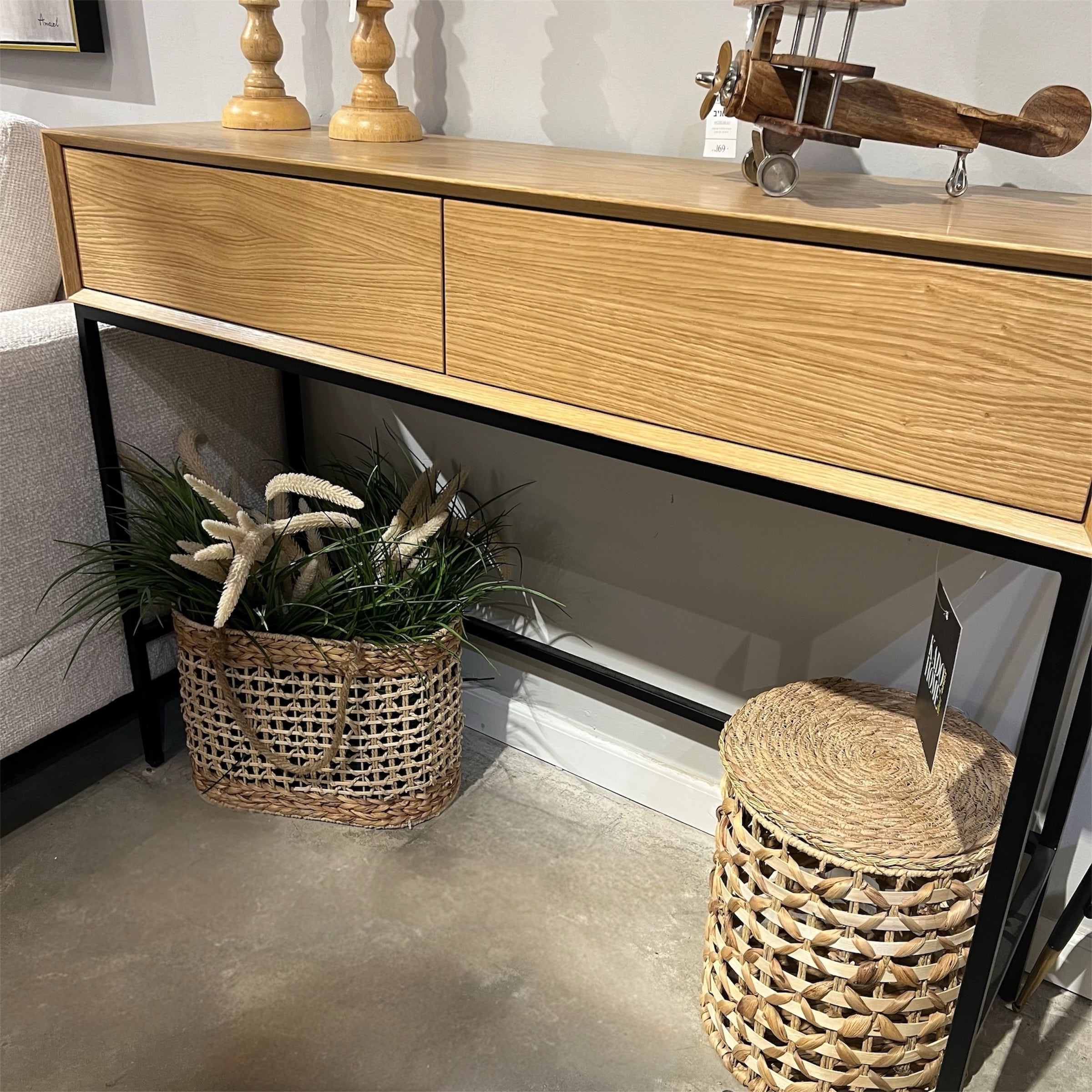 קונסולה דגם שרתון אלון טבעי - מלאי