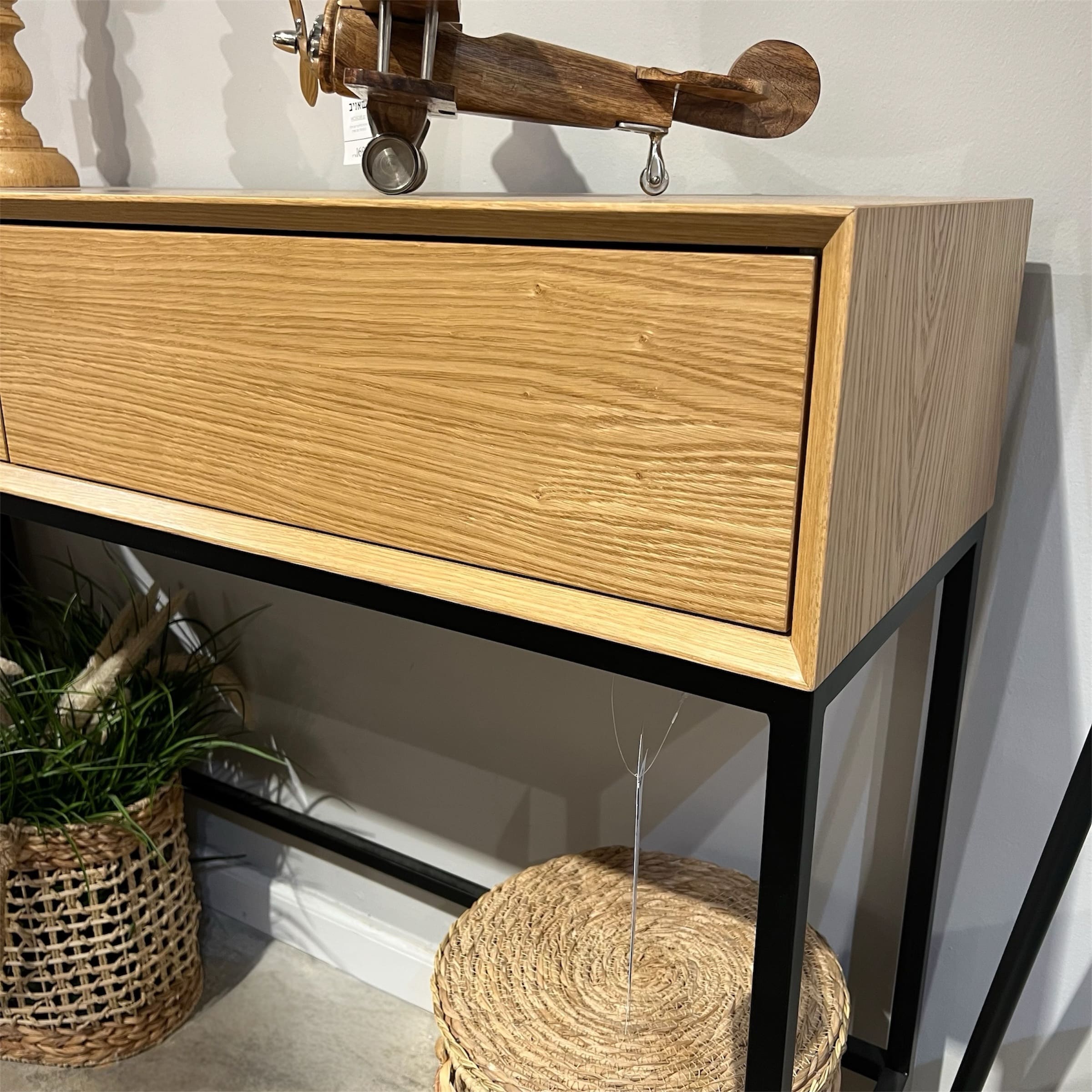 קונסולה דגם שרתון אלון טבעי - מלאי