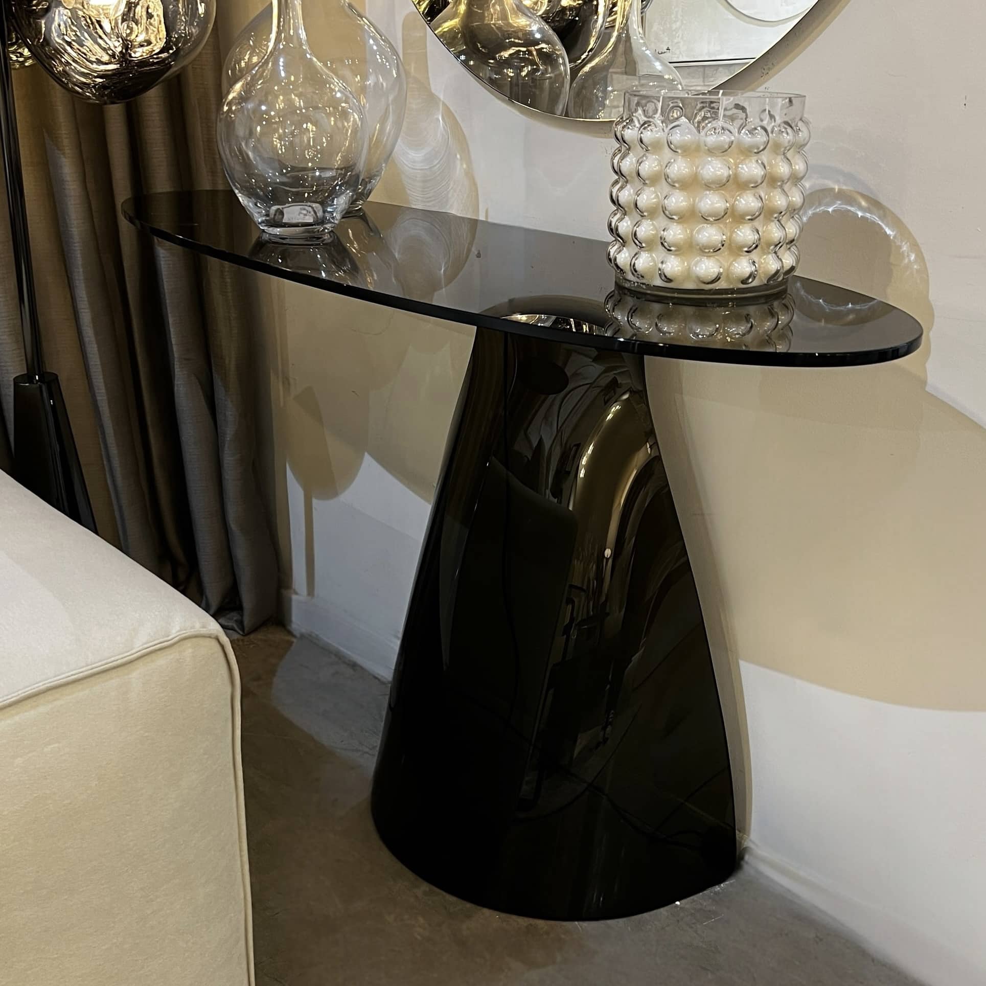 קונסולה יוקרתית פינות מעוגלות זכוכית חומה דגם פלור