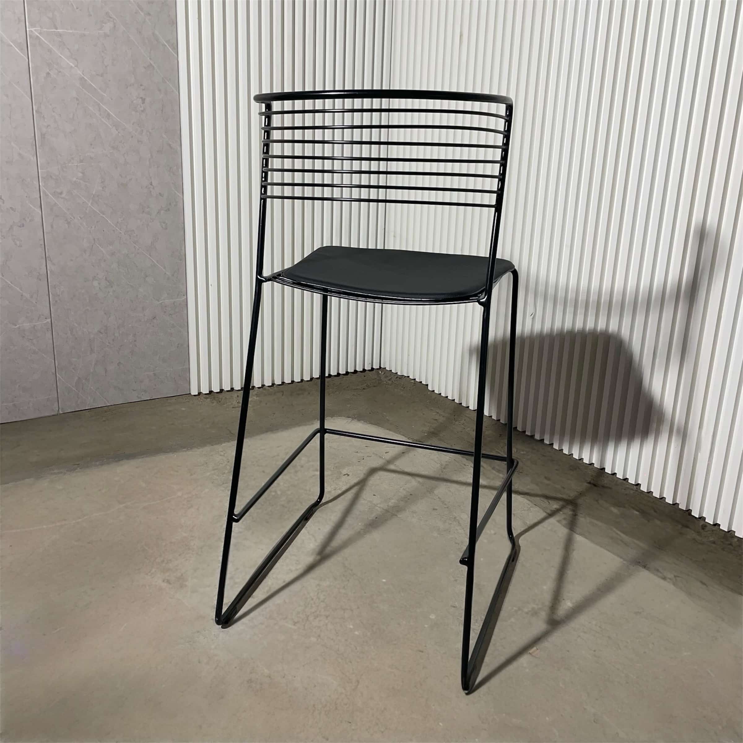 כסא בר דגם מור שחור - 3 י״ח אחרונים - חיסול! כסא בר דגם מור שחור - 3 י״ח אחרונים - חיסול!