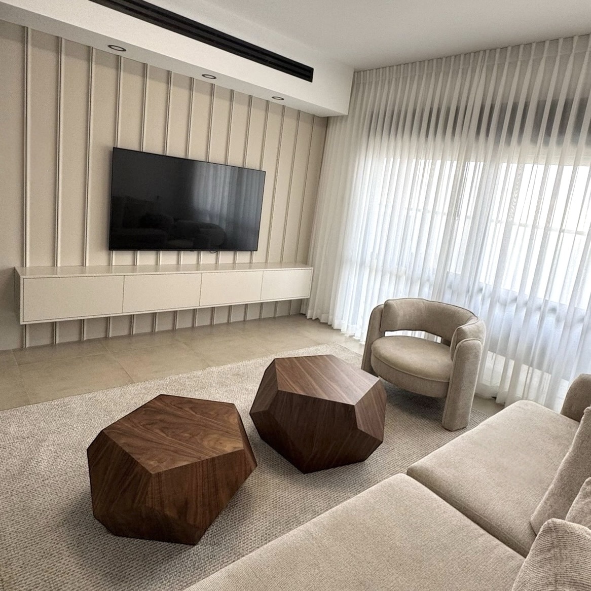 חיפוי קיר במראה נקי ויוקרתי דגם ״פלאט״ בז׳ סהרה רחב 20/290- חדש! חיפוי קיר במראה נקי ויוקרתי דגם ״פלאט״ בז׳ סהרה רחב 20/290- חדש!