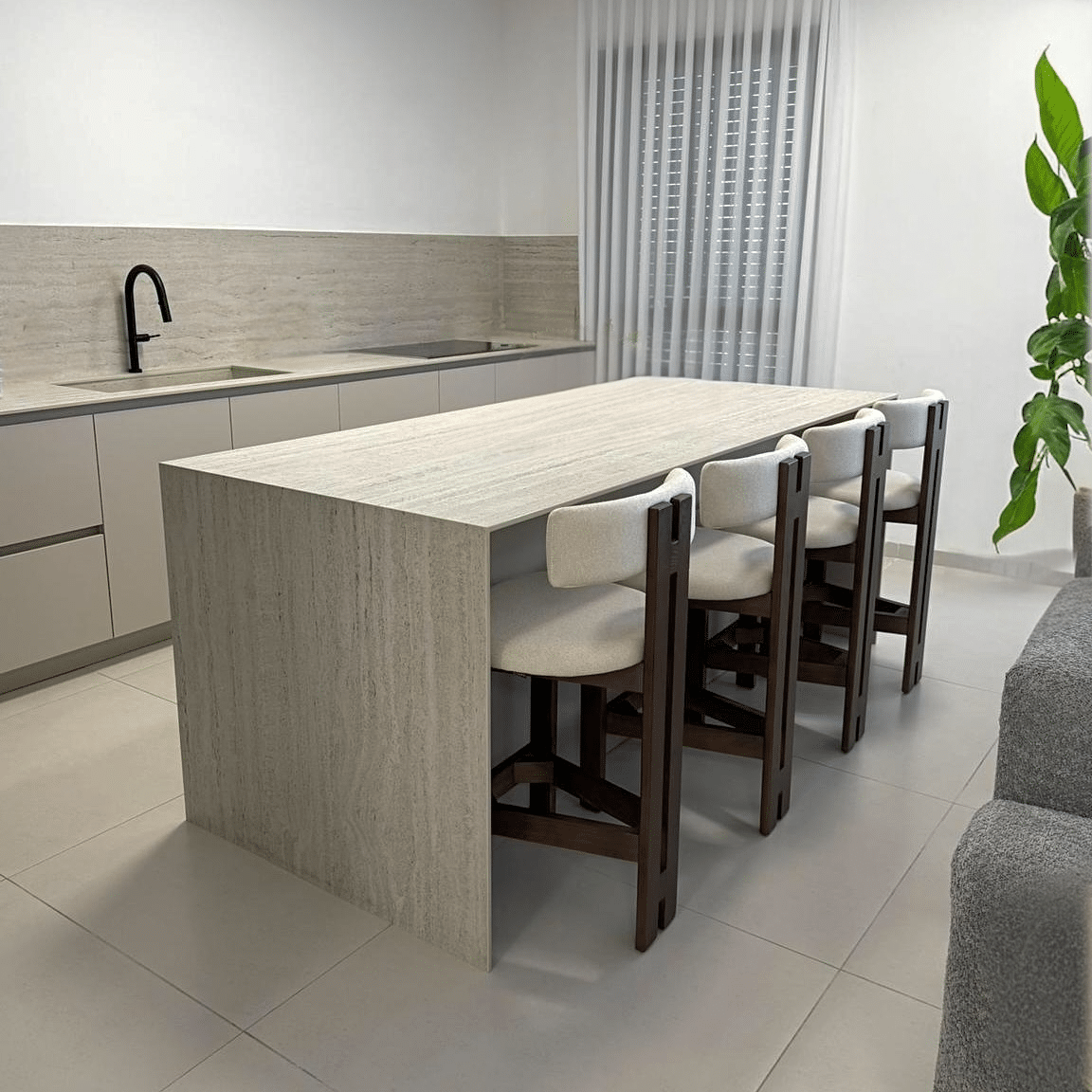 כסא בר פאלם אריג אבן רגל עץ אגוז דגם סופיטל