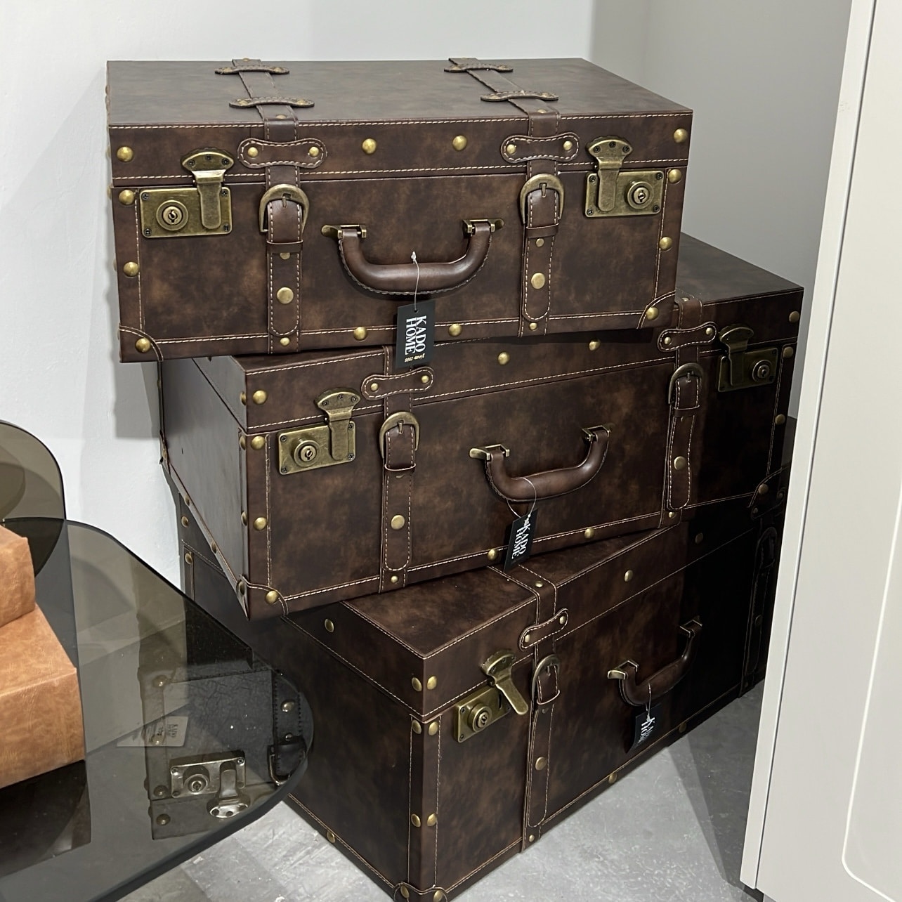 ארגז מזוודה עור מעוצב דגם איקו ארגז מזוודה עור מעוצב דגם איקו