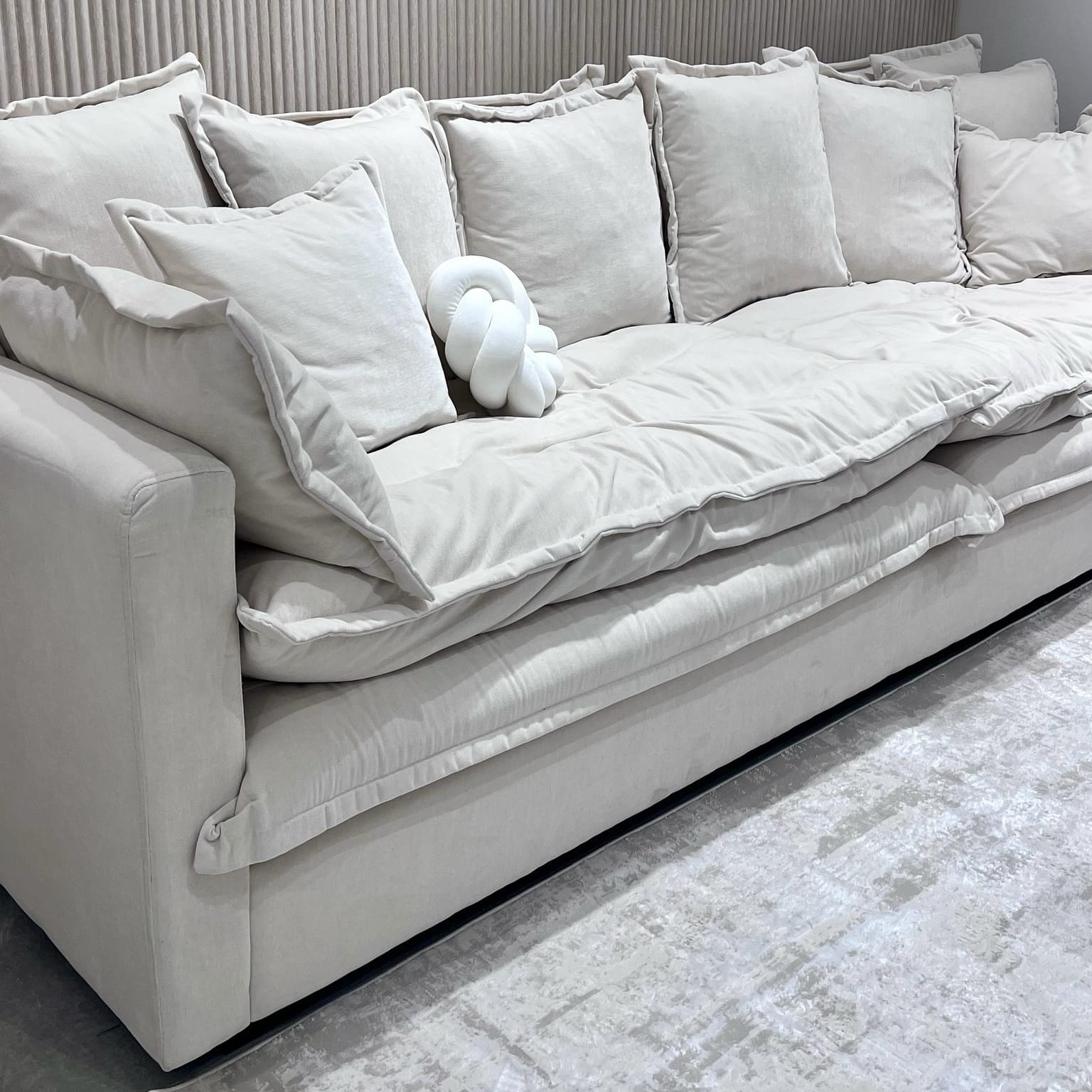 ספה דגם סבסטיאן מילוי נוצות | בעיצוב אישי ספה דגם סבסטיאן מילוי נוצות | בעיצוב אישי