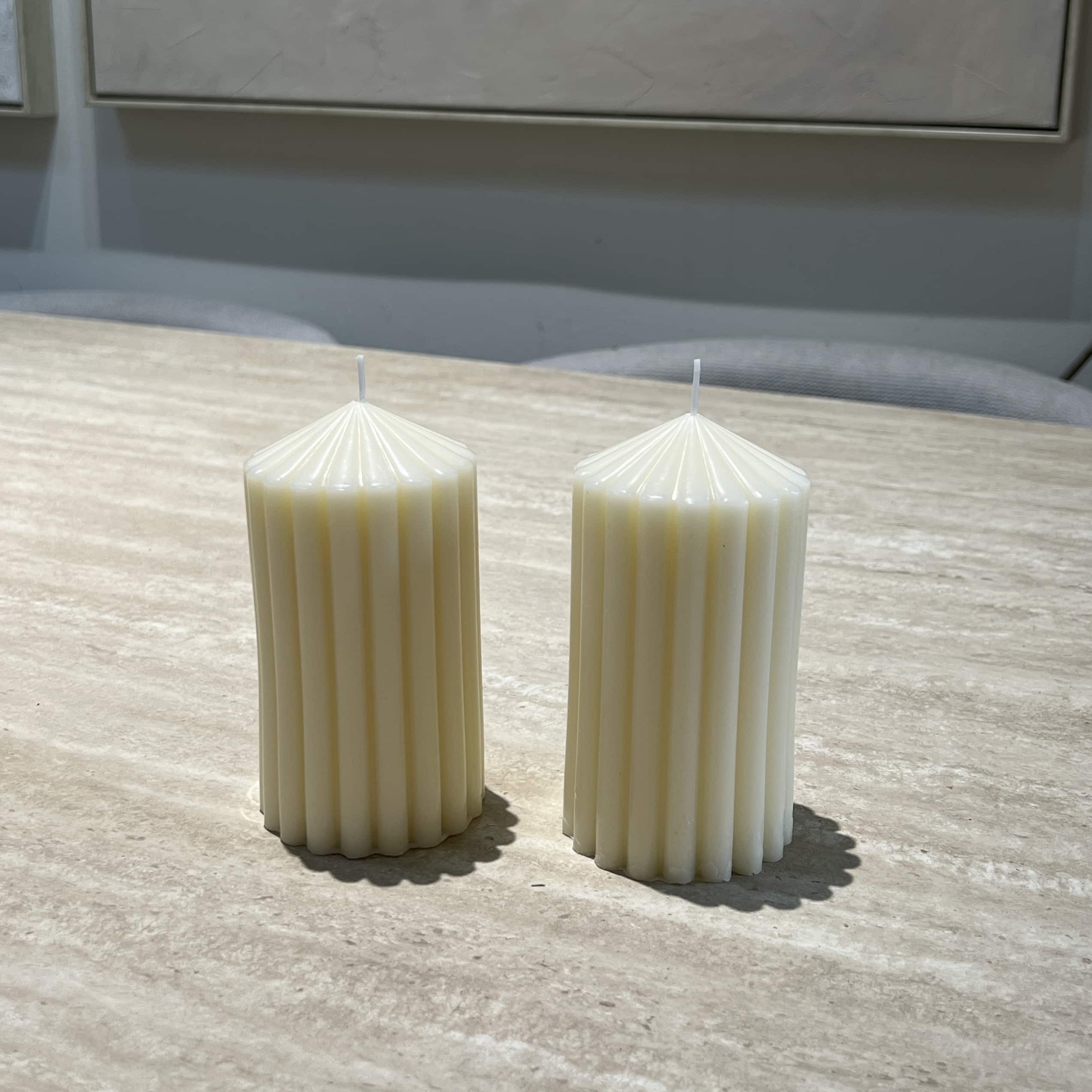 נר מעוצב גליל פסים שמנת 7/13 דגם איקו נר מעוצב גליל פסים שמנת 7/13 דגם איקו