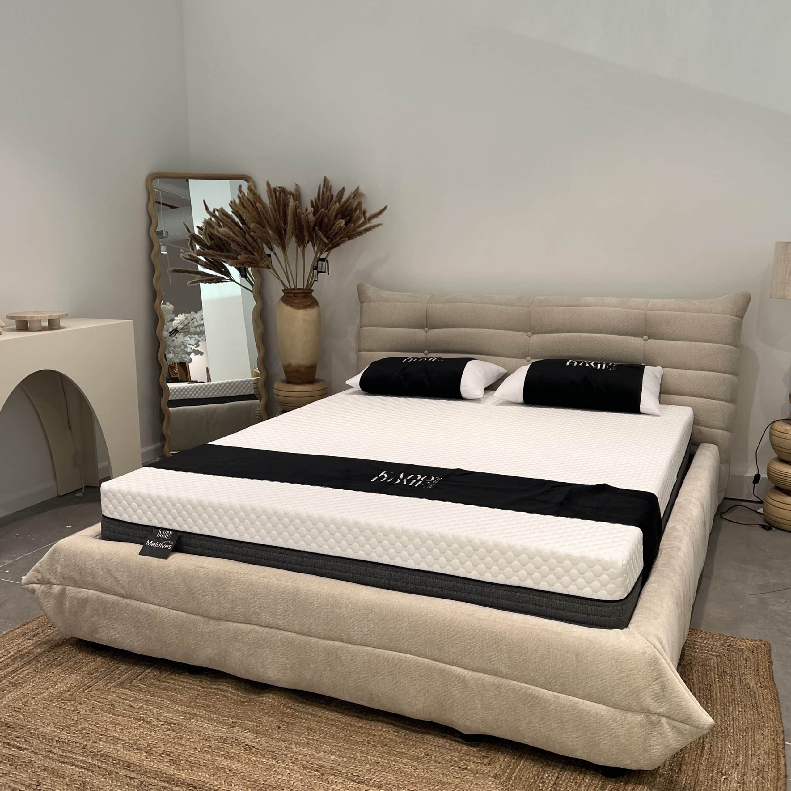 מיטה מעוצבת ויוקרתית פילו גוון אבן דגם סופיטל מיטה מעוצבת ויוקרתית פילו גוון אבן דגם סופיטל