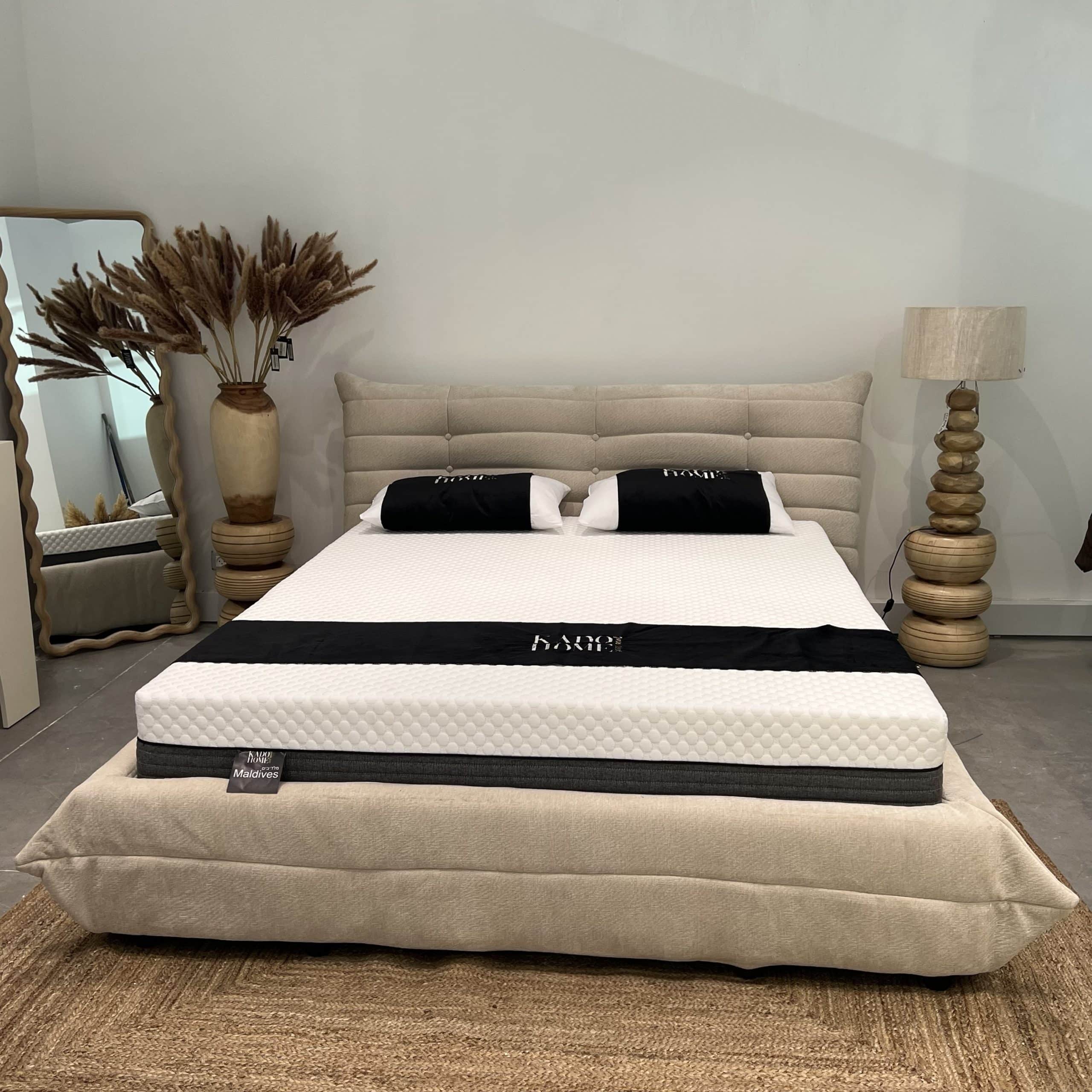 מיטה מעוצבת ויוקרתית פילו גוון אבן דגם סופיטל מיטה מעוצבת ויוקרתית פילו גוון אבן דגם סופיטל