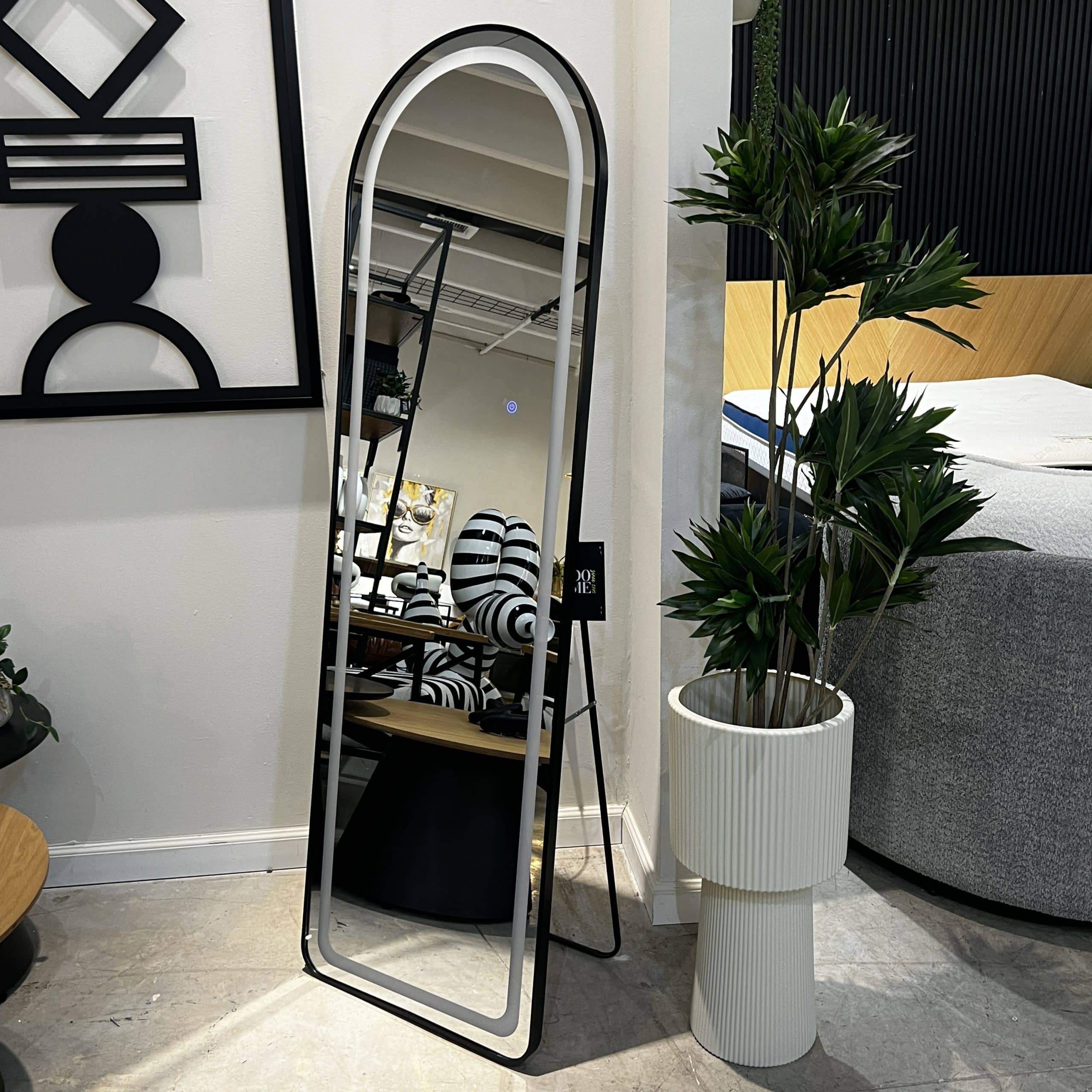 מראה ראש מעוגל מסגרה שחורה בשילוב לד דגם איקו מראה ראש מעוגל מסגרה שחורה בשילוב לד דגם איקו