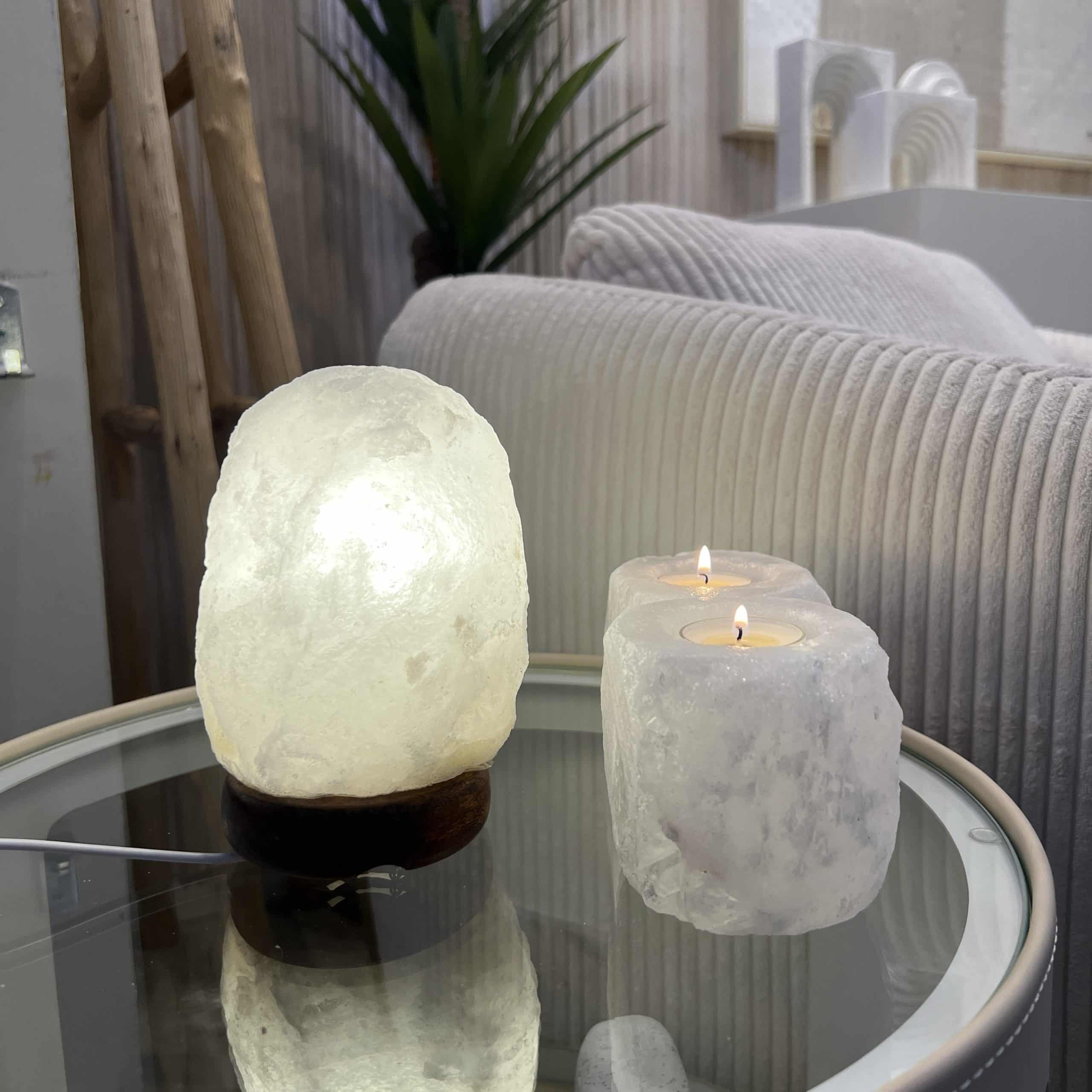 מנורה אבן מלח בסיס עץ דגם איקו מנורה אבן מלח בסיס עץ דגם איקו