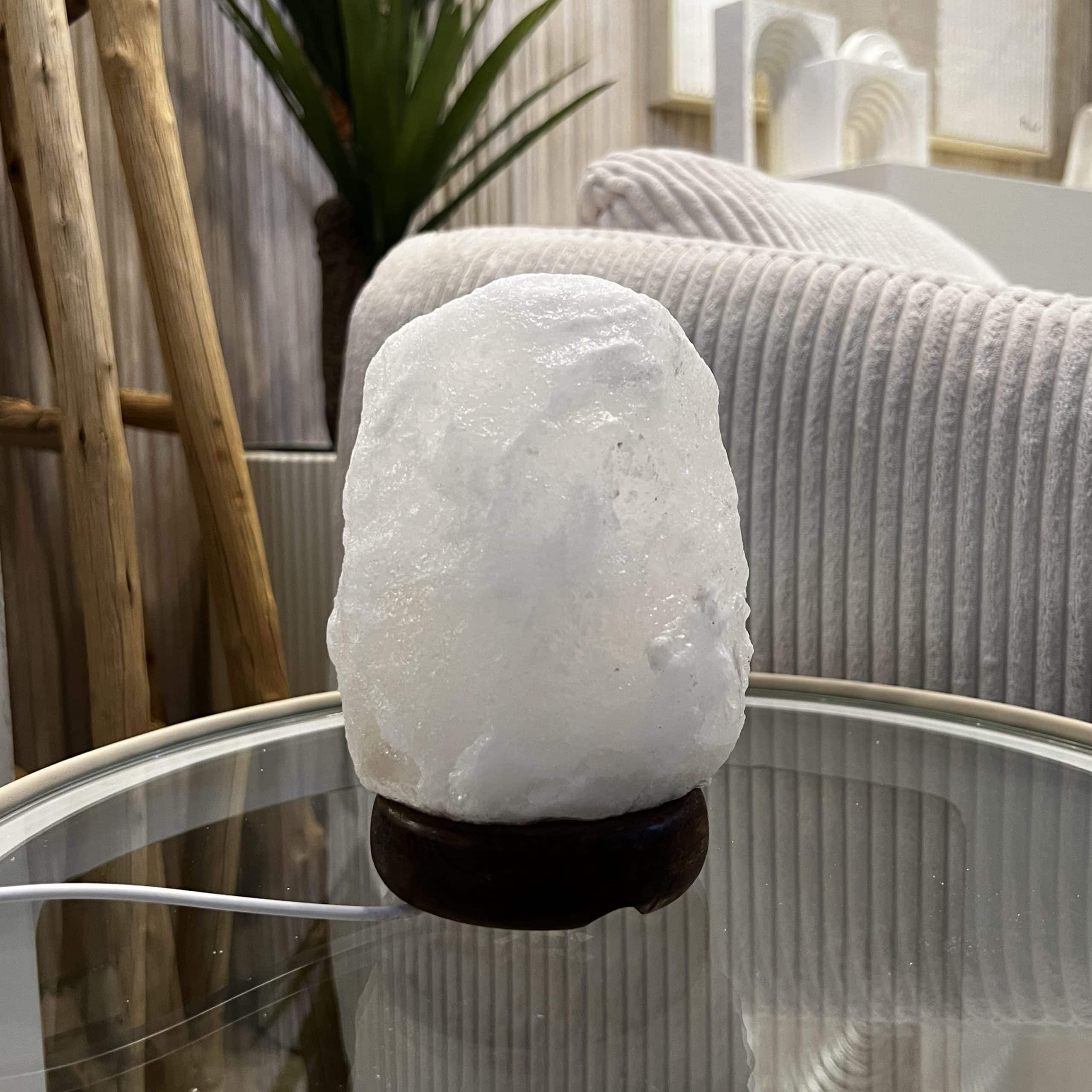 מנורה אבן מלח בסיס עץ דגם איקו מנורה אבן מלח בסיס עץ דגם איקו